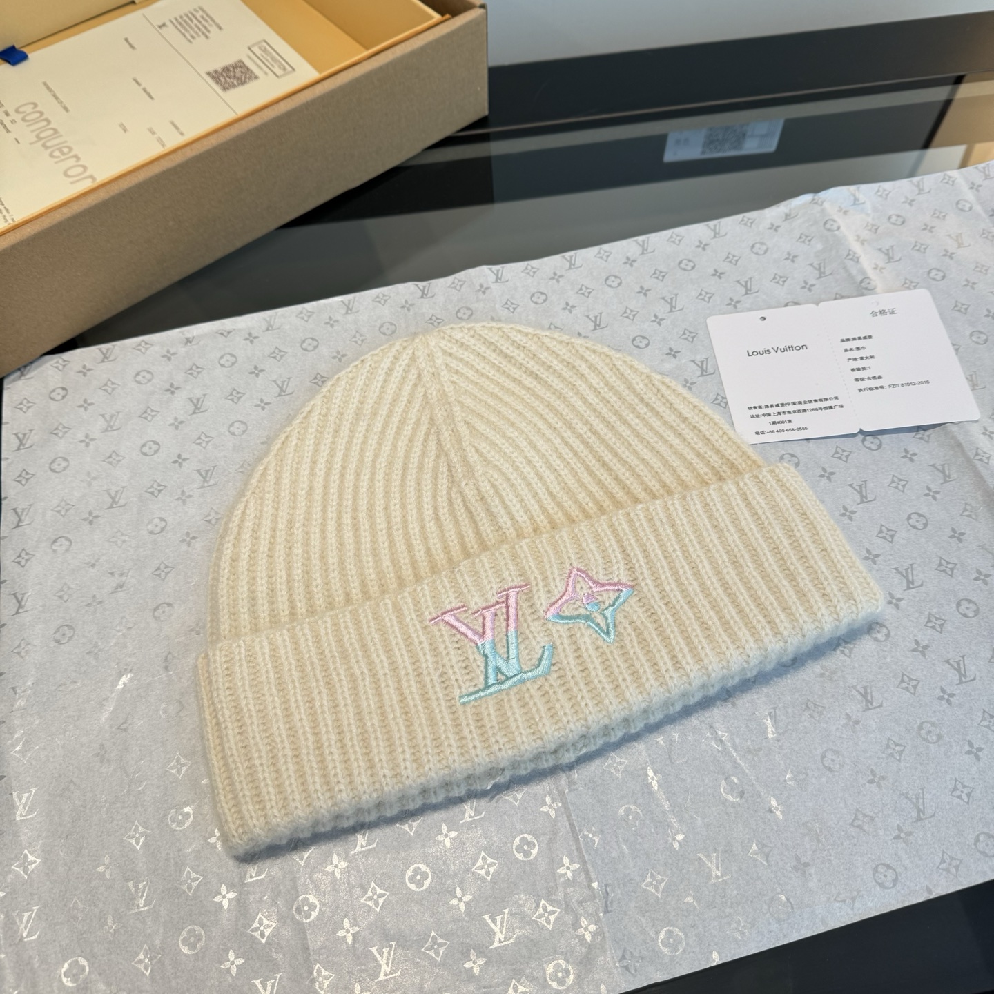 LV一比一圍巾毛帽雙件組奶白配粉彩LOGO時尚百搭組合|超A仿原單精品圖片 8 LV一比一圍巾毛帽雙件組奶白配粉彩LOGO時尚百搭組合|歐美奢侈品精品推薦