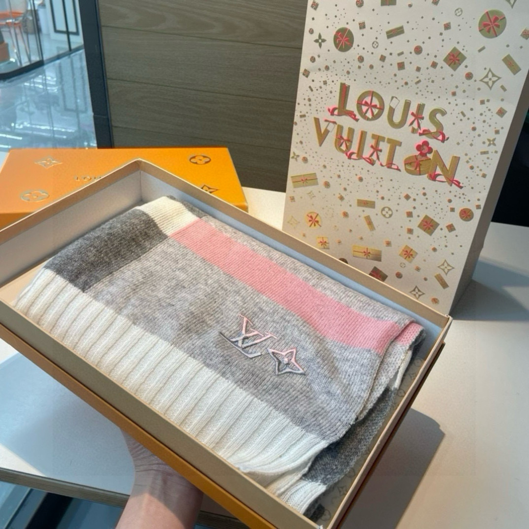 LV A貨圍巾女款白粉灰拼色LOGO立體刺繡甜美百搭配色