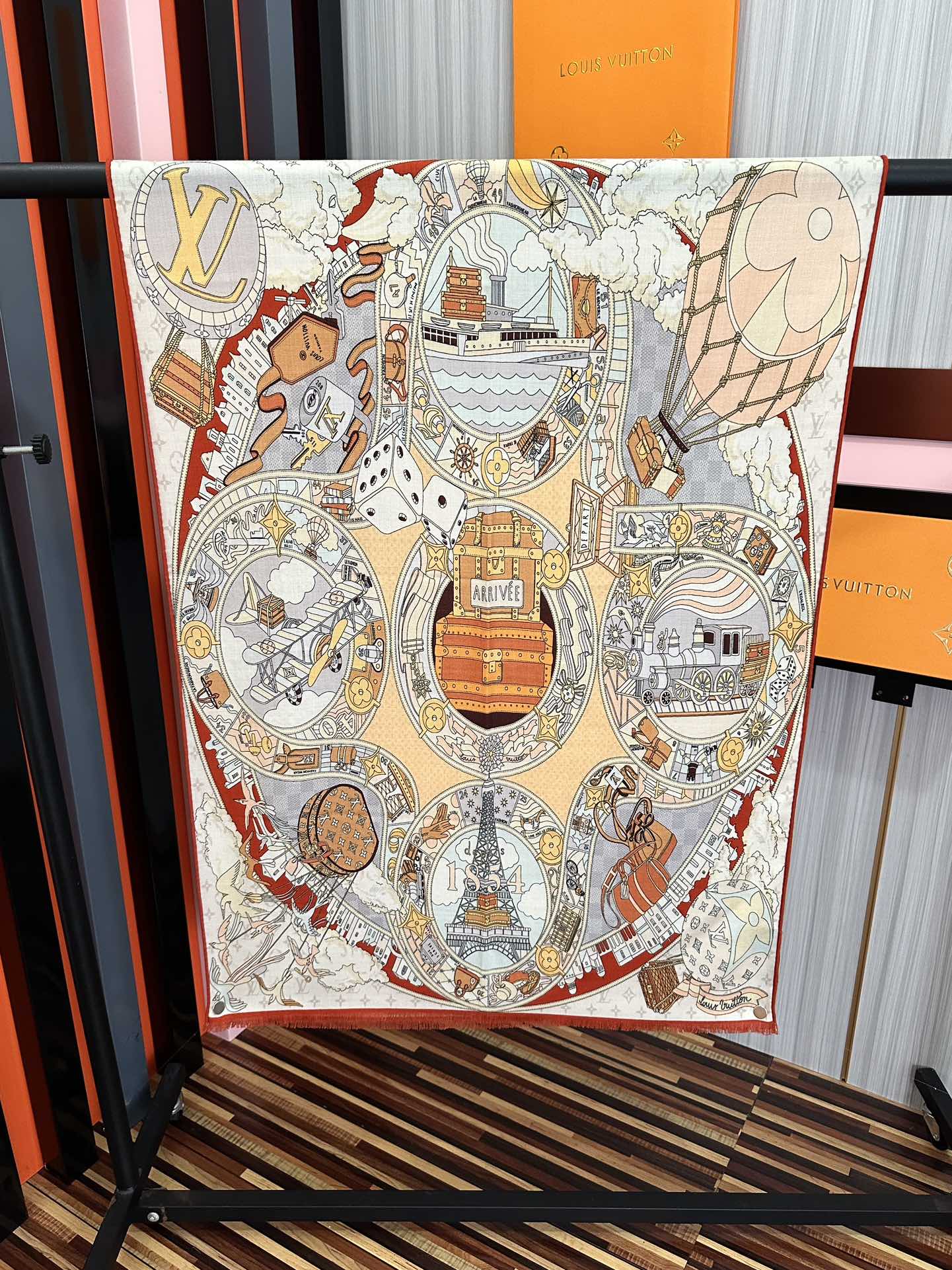 LV一比一絲巾女款城市插畫圖騰全幅開展款設計絲質長巾|超A仿原單精品圖片 7 LV一比一絲巾女款城市插畫圖騰全幅開展款設計絲質長巾|歐美奢侈品精品推薦