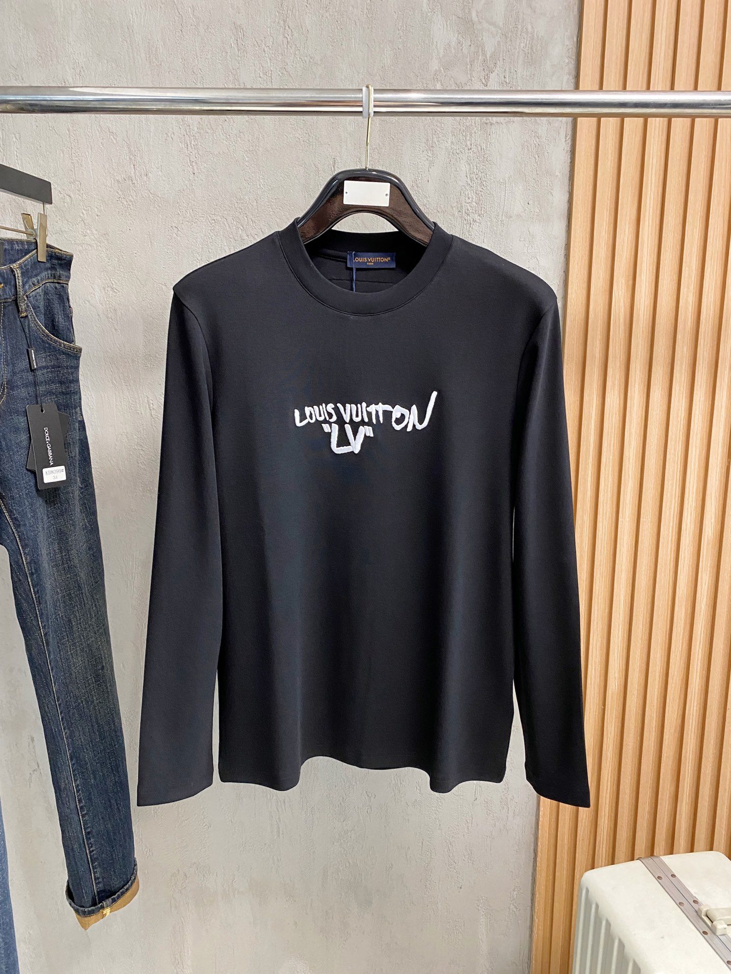 LV高仿男士圓領長袖T恤 黑色刺繡設計休閒百搭款