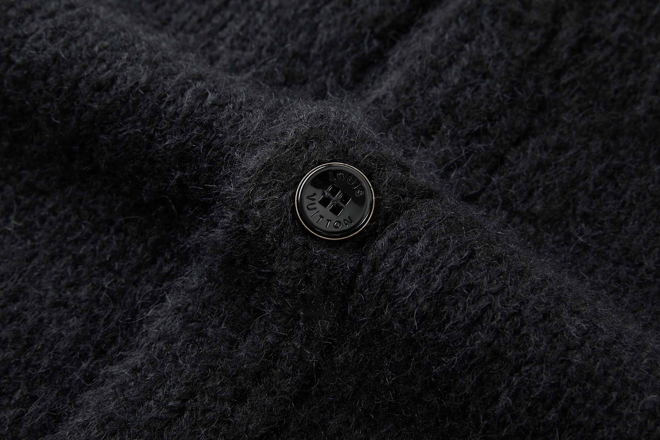 LV高仿男士針織開襟外套 經典大LOGO設計保暖實用|超A仿原單精品圖片 10 LV高仿男士針織開襟外套 經典大LOGO設計保暖實用|歐美奢侈品精品推薦