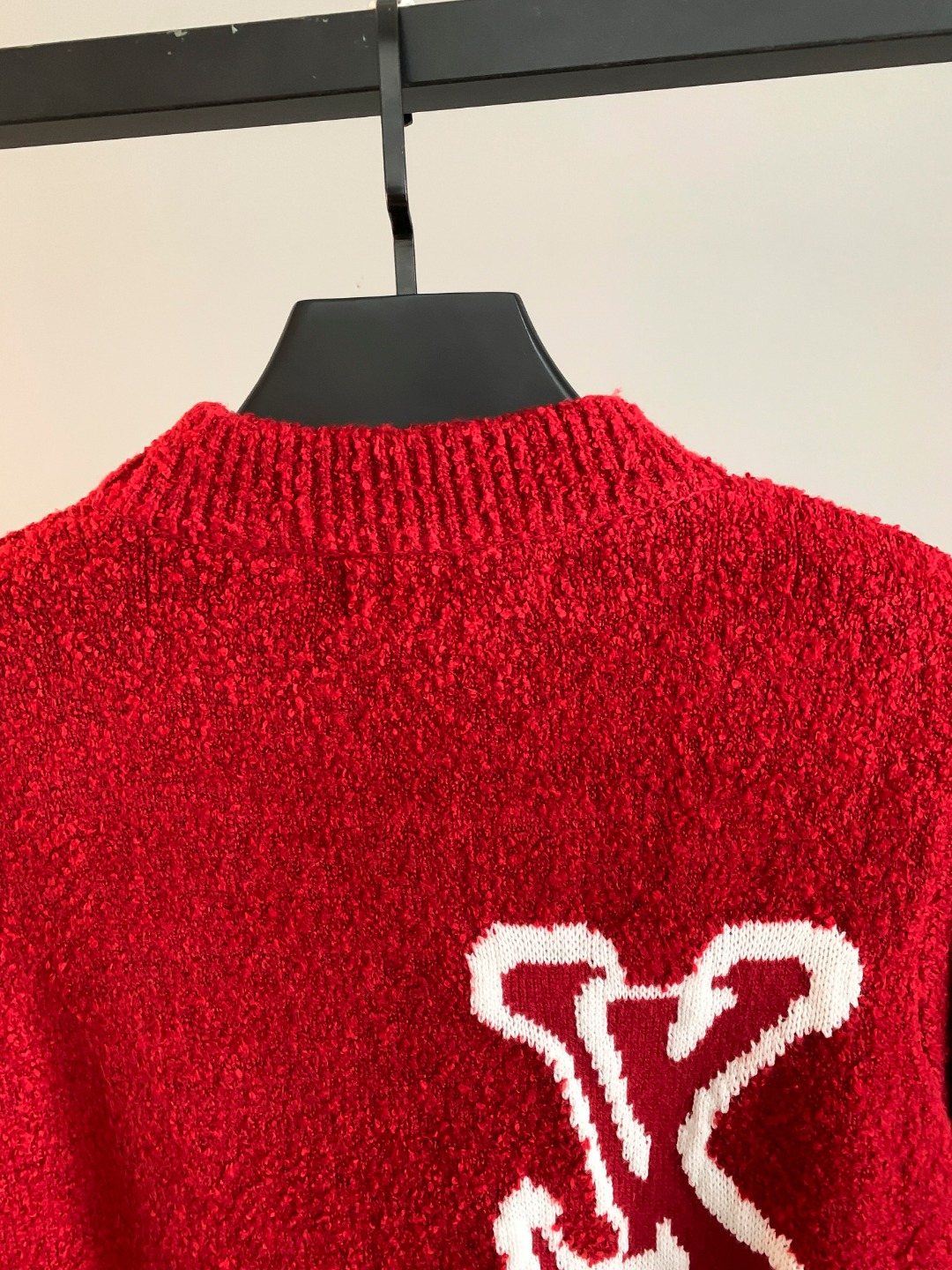 LV原單男士紅色圓領針織毛衣 立體大LOGO設計搶眼有型｜歐美奢侈品精品推薦