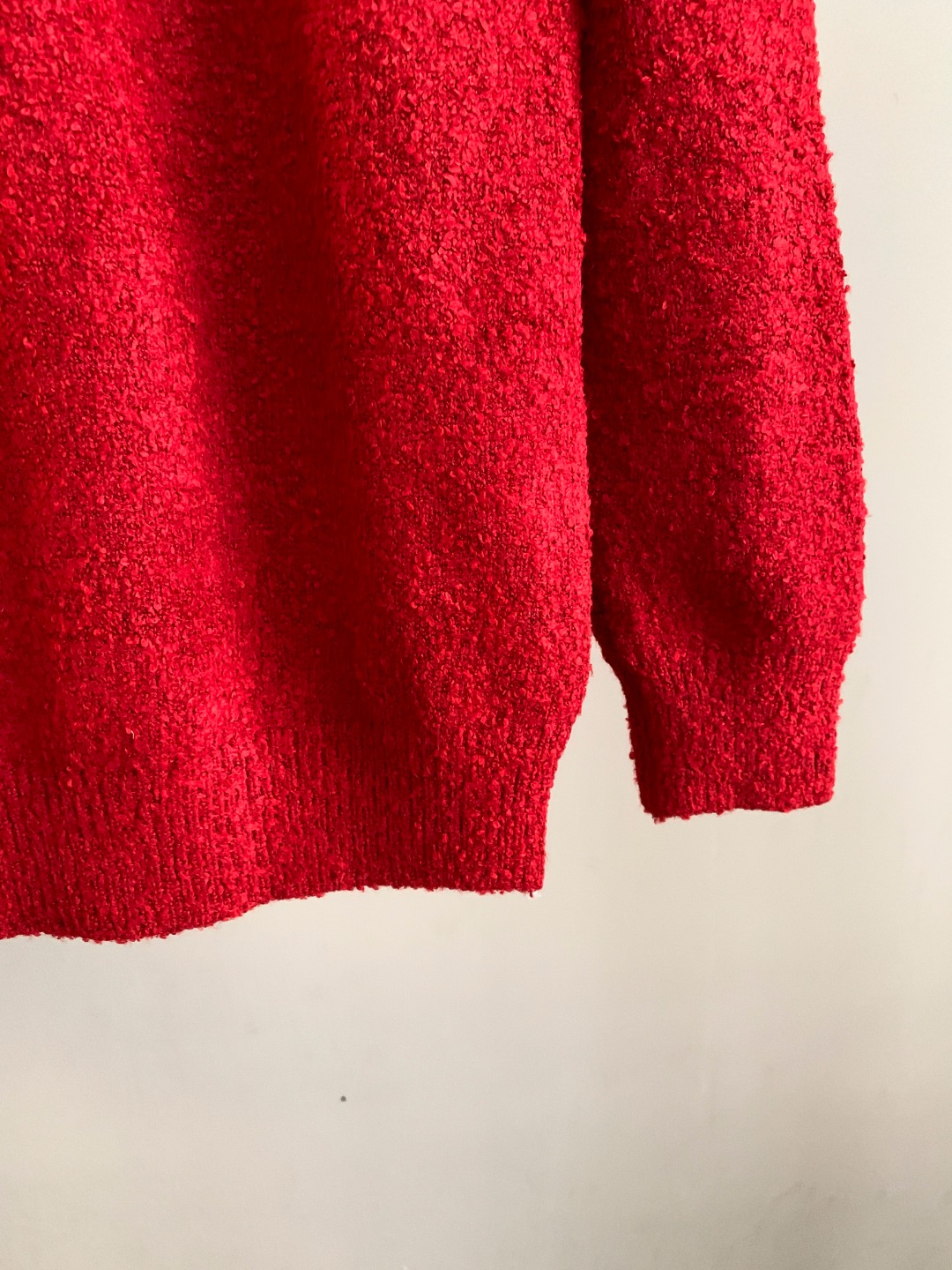 LV原單男士紅色圓領針織毛衣 立體大LOGO設計搶眼有型｜歐美奢侈品精品推薦