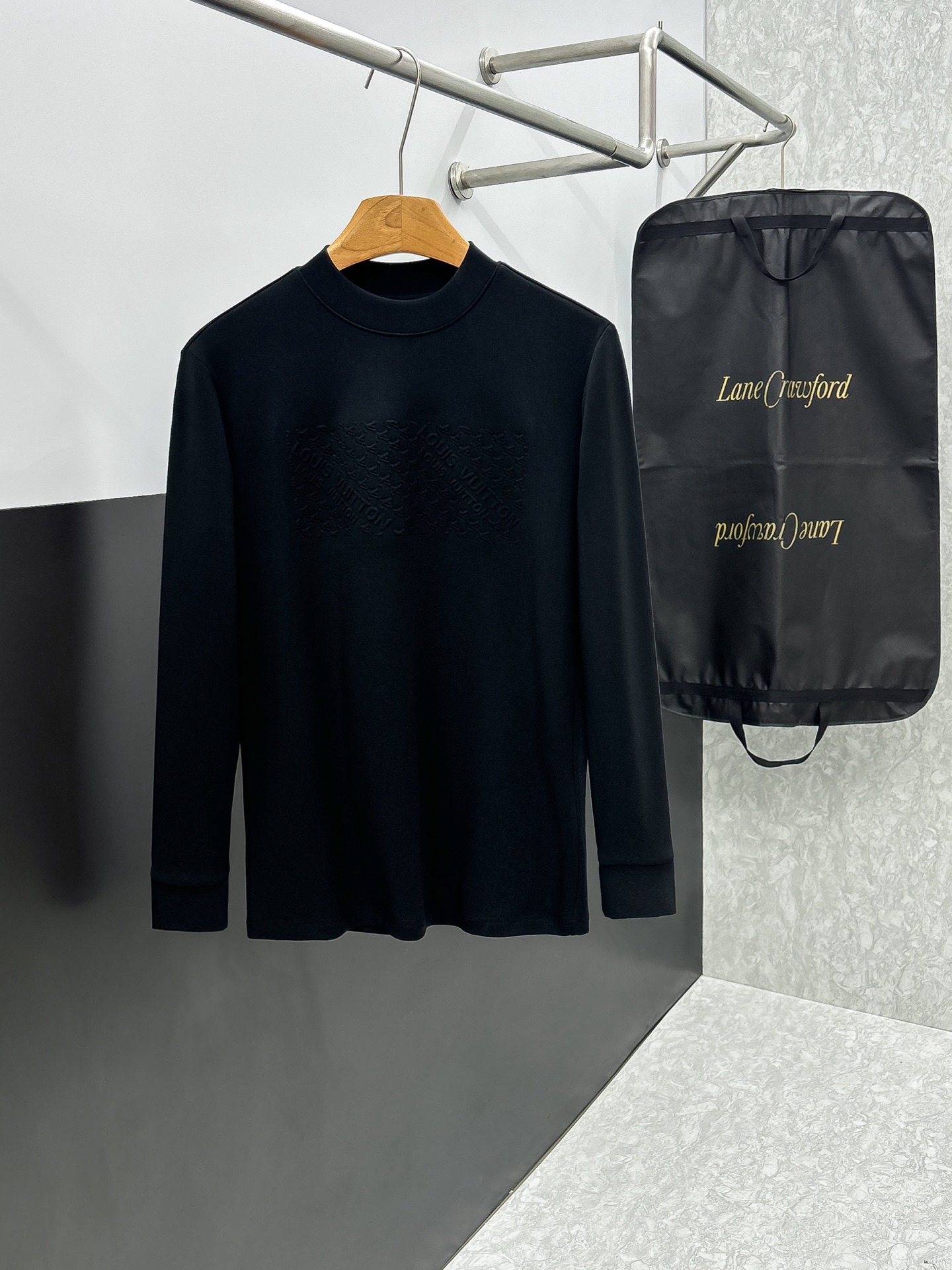 LV高仿男士黑色長袖T恤 壓紋LOGO設計簡約有型必備款