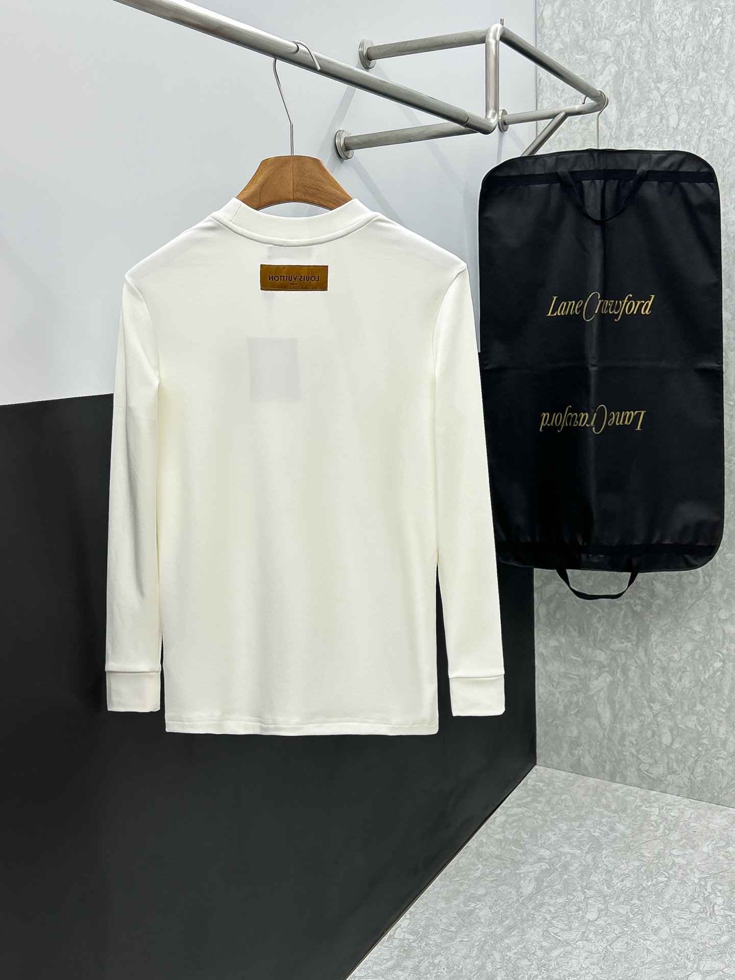 LV一比一男士白色長袖T恤 壓紋LOGO素面款簡約百搭風｜歐美奢侈品精品推薦