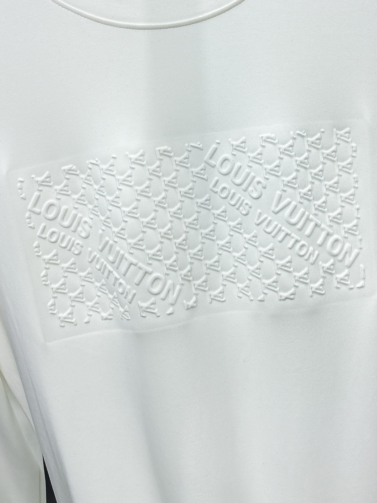 LV一比一男士白色長袖T恤 壓紋LOGO素面款簡約百搭風｜歐美奢侈品精品推薦