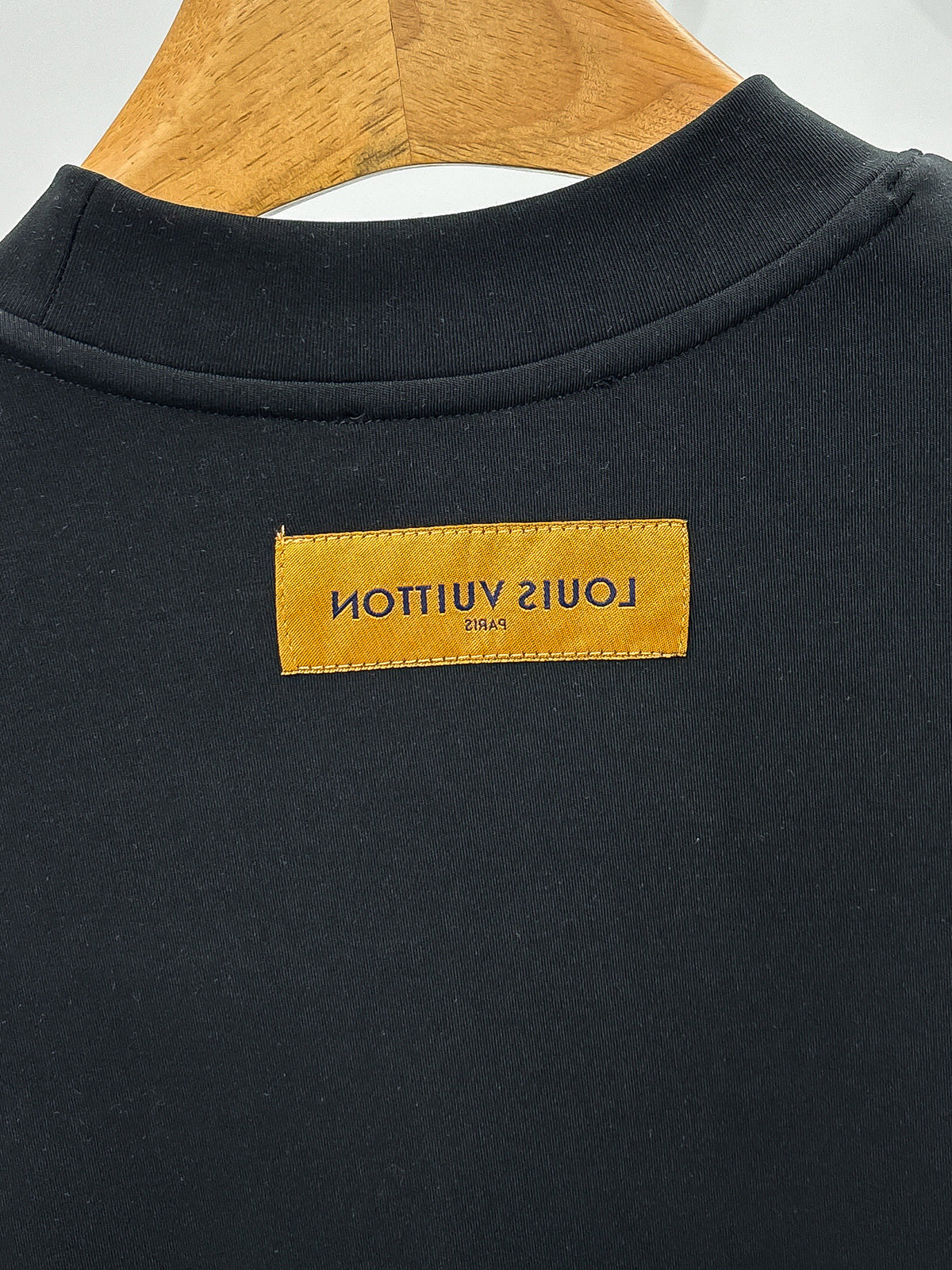 LV高仿男士黑色滿版印花T恤 長袖冬季潮流花紋上衣｜歐美奢侈品精品推薦