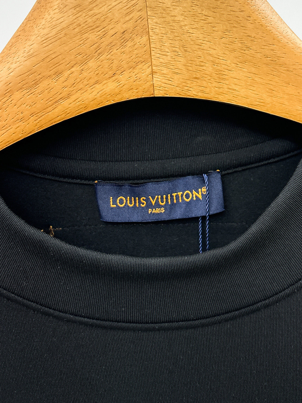 LV高仿男士黑色滿版印花T恤 長袖冬季潮流花紋上衣｜歐美奢侈品精品推薦