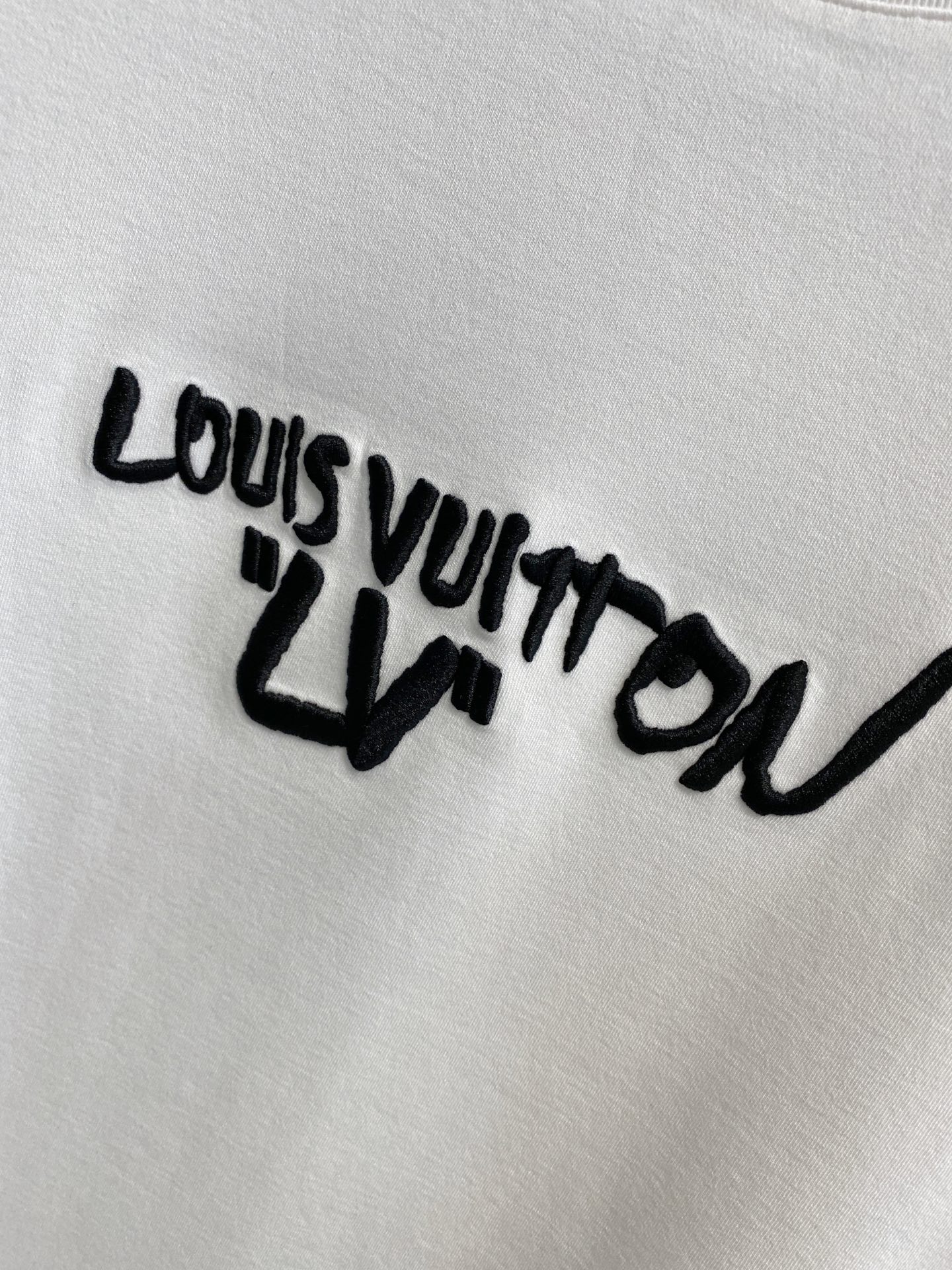 LV原單男士白色LOGO刺繡長袖T恤 基本款舒適修身設計｜歐美奢侈品精品推薦