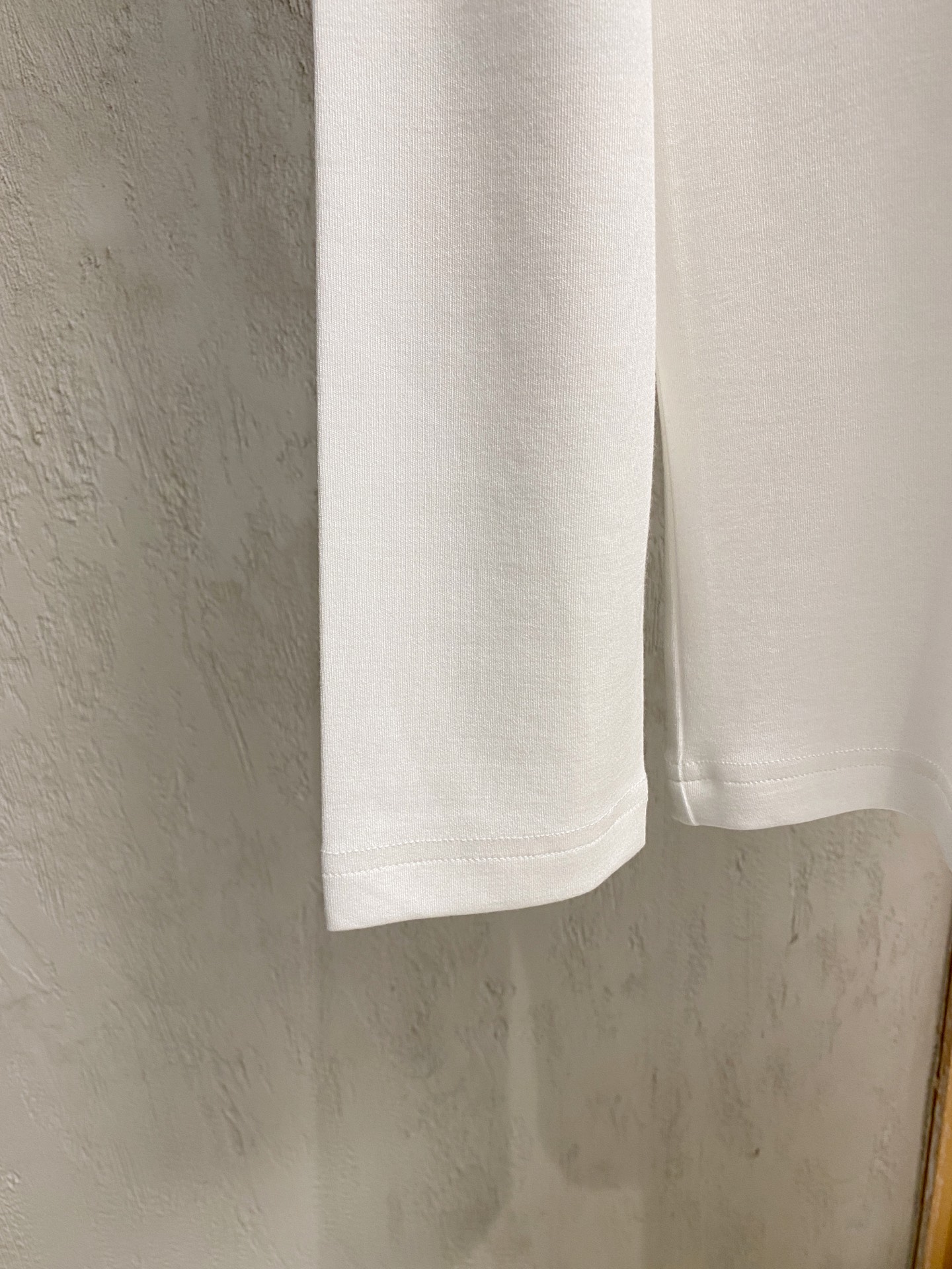 LV原單男士白色LOGO刺繡長袖T恤 基本款舒適修身設計｜歐美奢侈品精品推薦