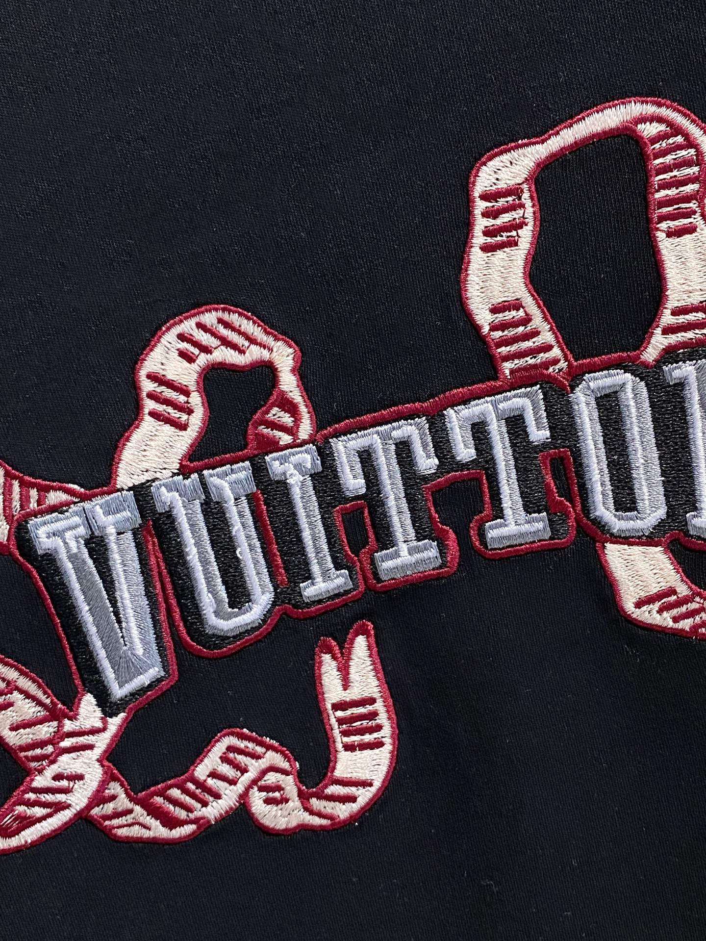 LV高仿男士黑色長袖T恤 蛇形字母刺繡潮流設計款|超A仿原單精品圖片 11 LV高仿男士黑色長袖T恤 蛇形字母刺繡潮流設計款|歐美奢侈品精品推薦