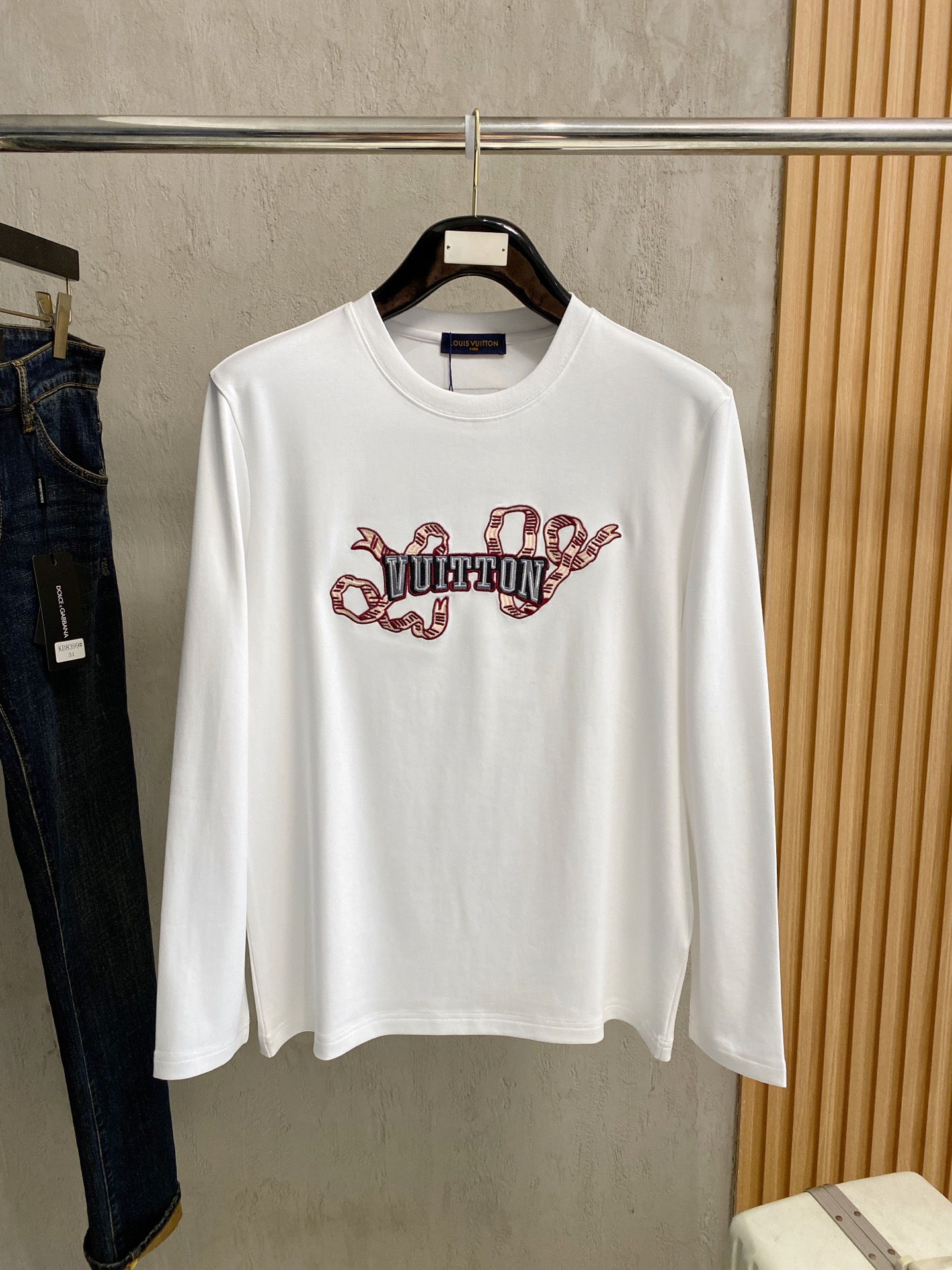 LV精品仿製白色男士刺繡T恤 蛇形字母潮流印象款