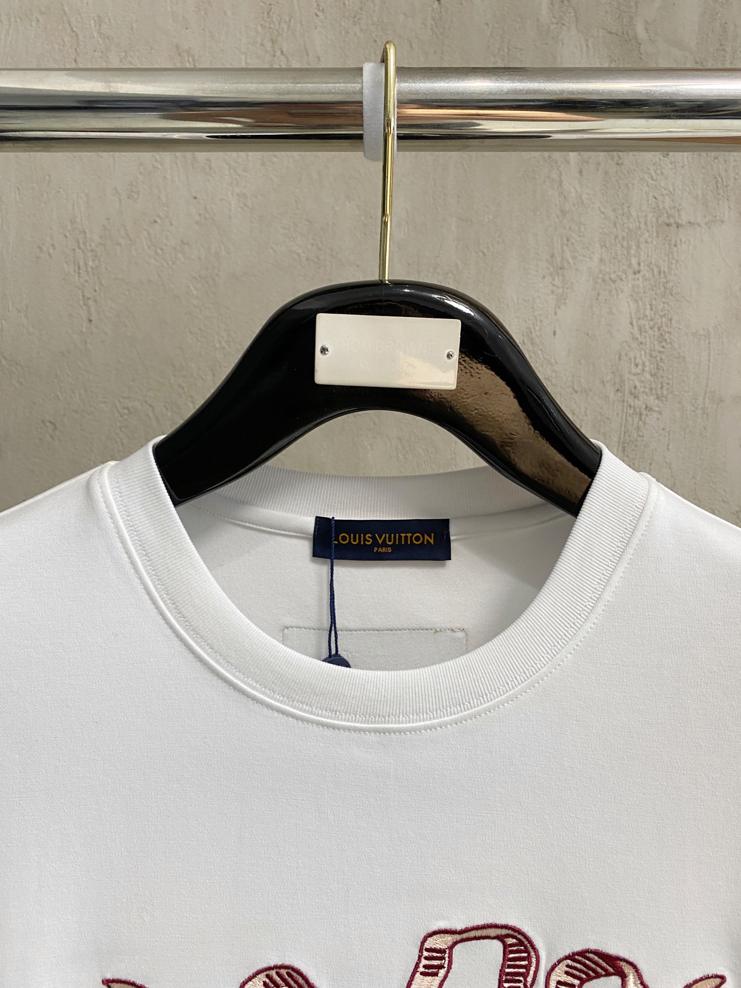 LV精品仿製白色男士刺繡T恤 蛇形字母潮流印象款|超A仿原單精品圖片 14 LV精品仿製白色男士刺繡T恤 蛇形字母潮流印象款|歐美奢侈品精品推薦