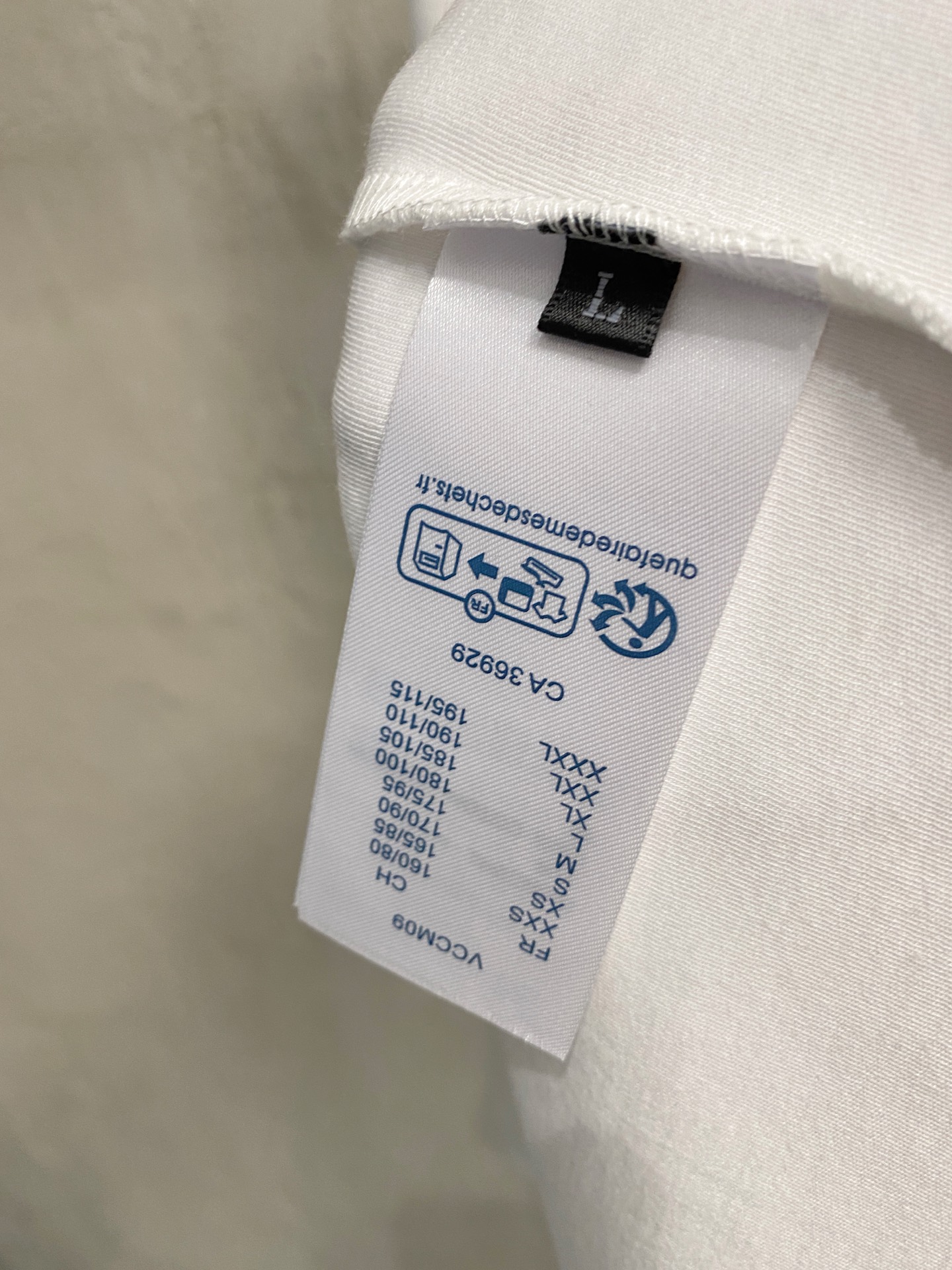 LV精品仿製白色男士刺繡T恤 蛇形字母潮流印象款|超A仿原單精品圖片 8 LV精品仿製白色男士刺繡T恤 蛇形字母潮流印象款|歐美奢侈品精品推薦