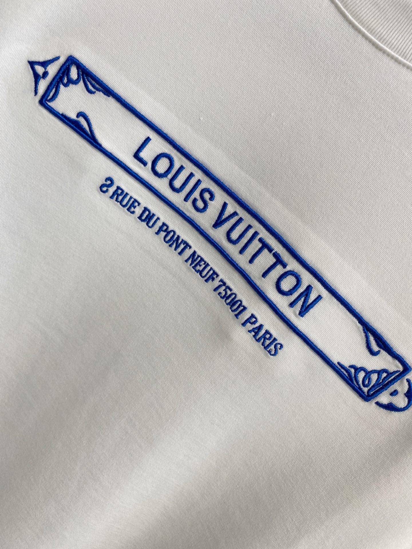 LV高仿男士白色刺繡T恤 巴黎地址字樣設計時尚休閒|超A仿原單精品圖片 12 LV高仿男士白色刺繡T恤 巴黎地址字樣設計時尚休閒|歐美奢侈品精品推薦
