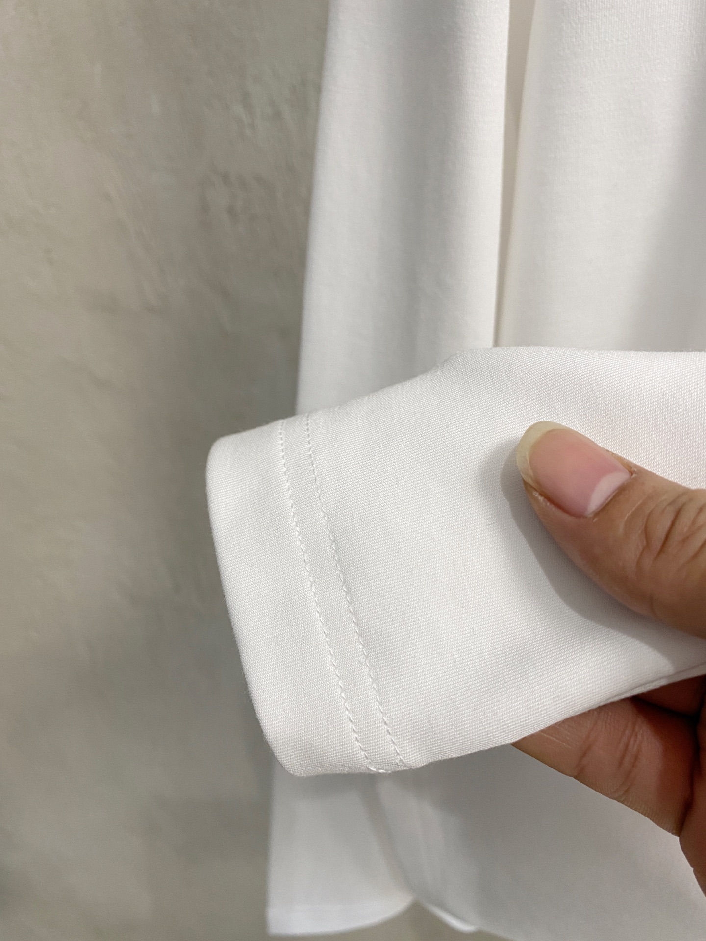 LV高仿男士白色刺繡T恤 巴黎地址字樣設計時尚休閒|超A仿原單精品圖片 9 LV高仿男士白色刺繡T恤 巴黎地址字樣設計時尚休閒|歐美奢侈品精品推薦