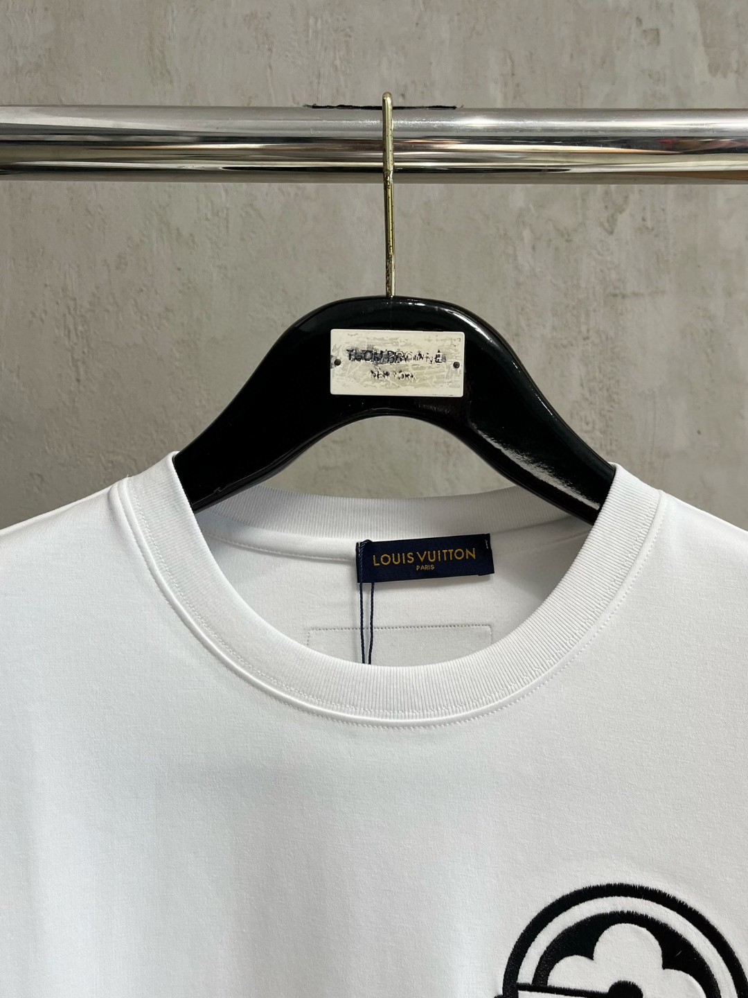 LV A貨白色LOGO圖章T恤 圓領長袖簡約刺繡設計款|超A仿原單精品圖片 14 LV A貨白色LOGO圖章T恤 圓領長袖簡約刺繡設計款|歐美奢侈品精品推薦