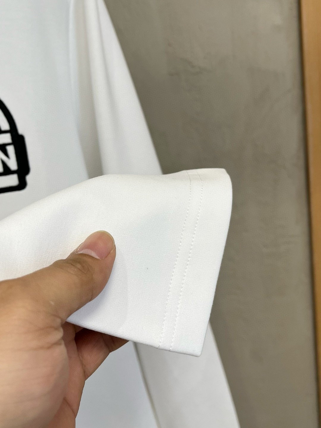 LV A貨白色LOGO圖章T恤 圓領長袖簡約刺繡設計款|超A仿原單精品圖片 10 LV A貨白色LOGO圖章T恤 圓領長袖簡約刺繡設計款|歐美奢侈品精品推薦