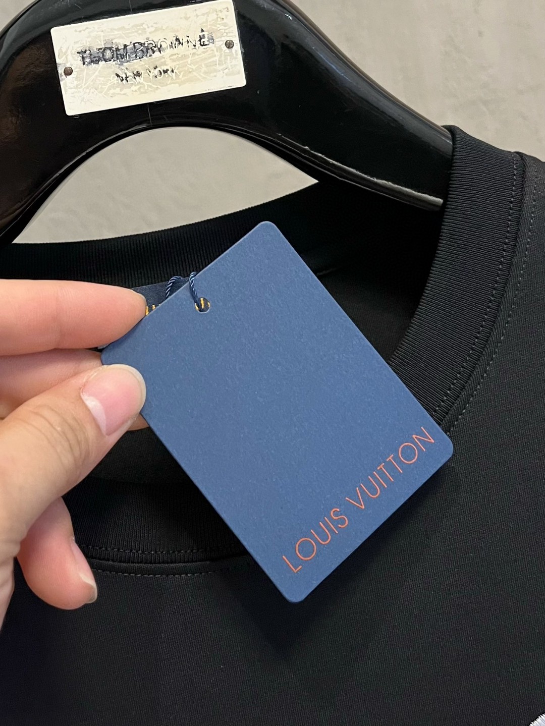 LV高仿男士黑色圖章LOGO長袖T恤 街頭風簡約百搭款|超A仿原單精品圖片 11 LV高仿男士黑色圖章LOGO長袖T恤 街頭風簡約百搭款|歐美奢侈品精品推薦