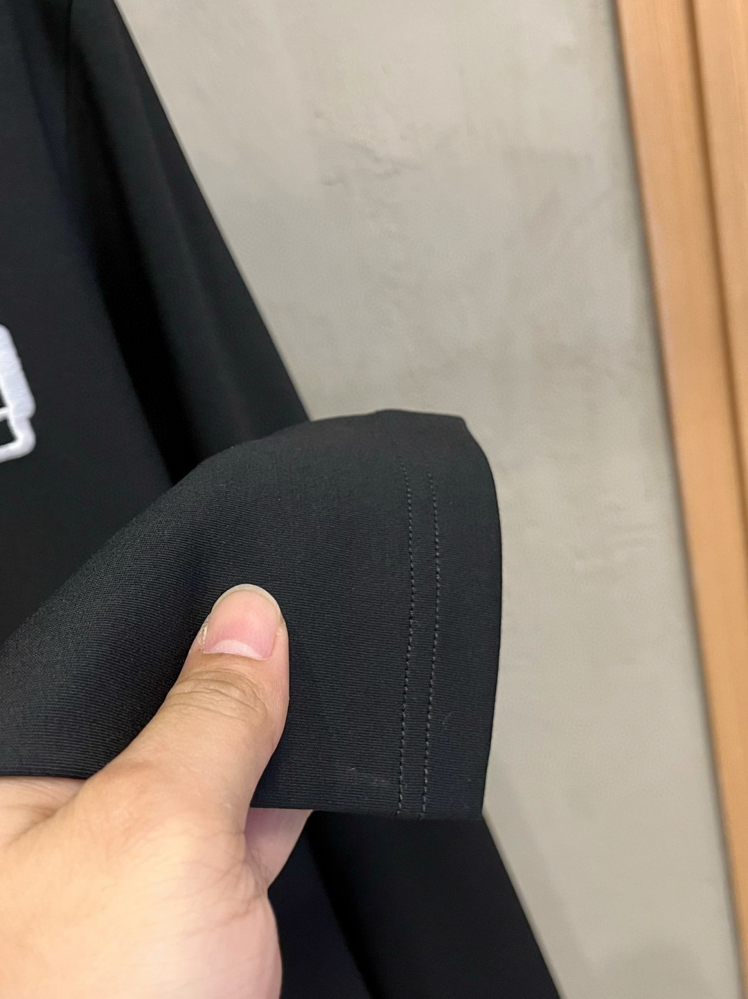 LV高仿男士黑色圖章LOGO長袖T恤 街頭風簡約百搭款|超A仿原單精品圖片 10 LV高仿男士黑色圖章LOGO長袖T恤 街頭風簡約百搭款|歐美奢侈品精品推薦