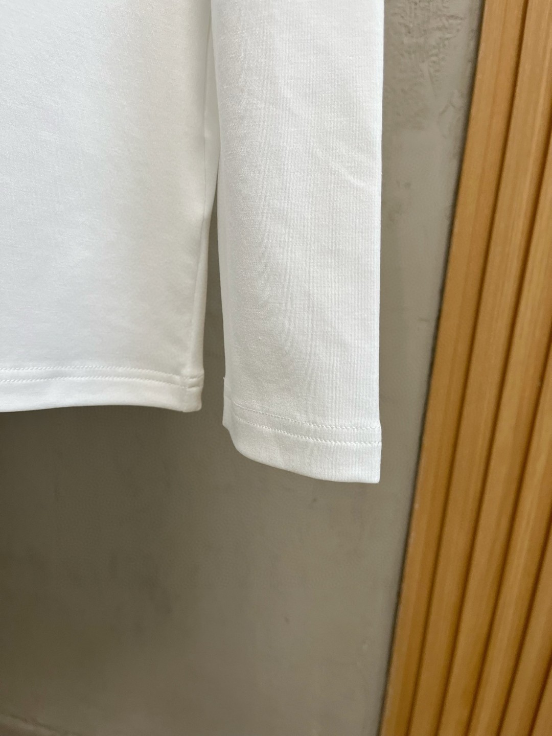 LV高仿男士白色建築元素LOGO刺繡T恤 多彩圓頂視覺潮流款|超A仿原單精品圖片 7 LV高仿男士白色建築元素LOGO刺繡T恤 多彩圓頂視覺潮流款|歐美奢侈品精品推薦