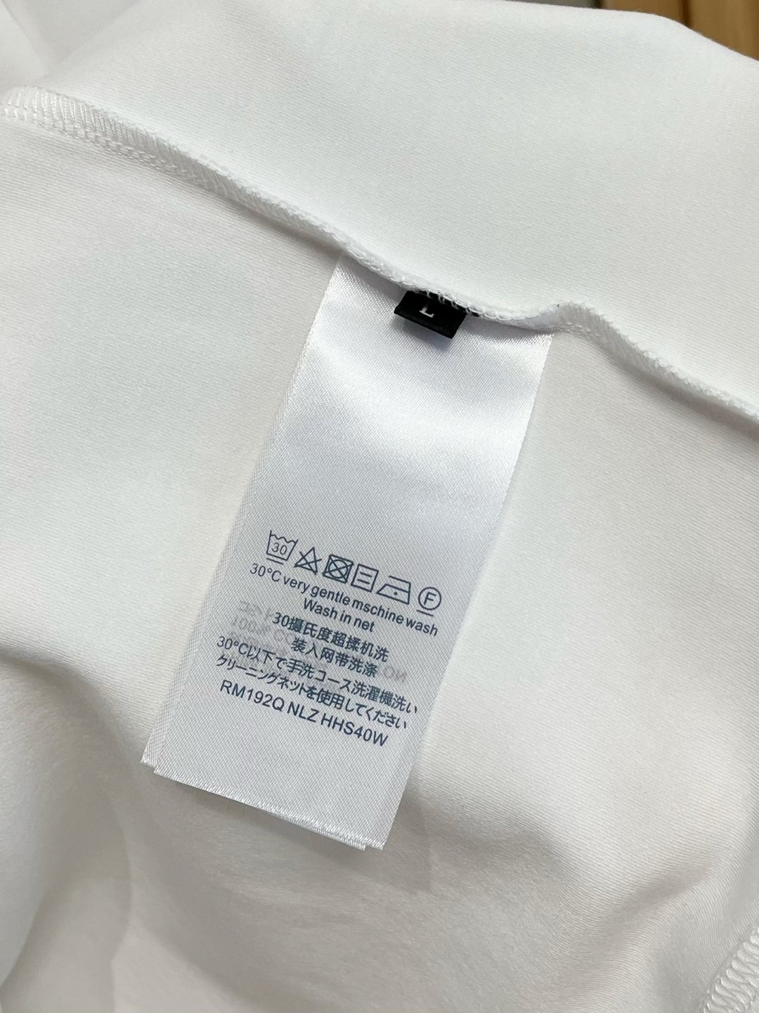 LV高仿男士白色建築元素LOGO刺繡T恤 多彩圓頂視覺潮流款|超A仿原單精品圖片 6 LV高仿男士白色建築元素LOGO刺繡T恤 多彩圓頂視覺潮流款|歐美奢侈品精品推薦