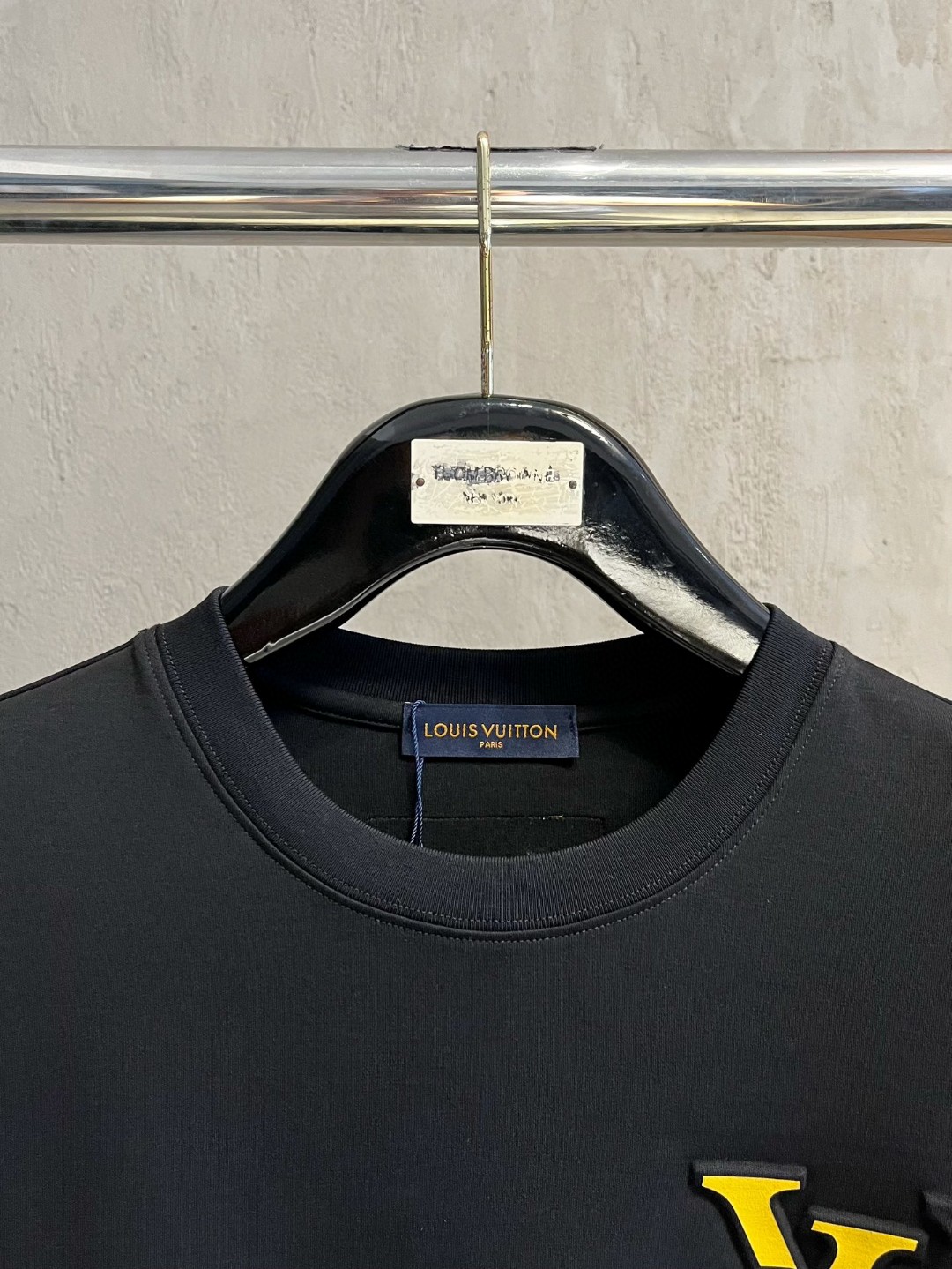 LV原單男士黑色多彩字樣長袖T恤 經典LOGO精緻刺繡款｜歐美奢侈品精品推薦