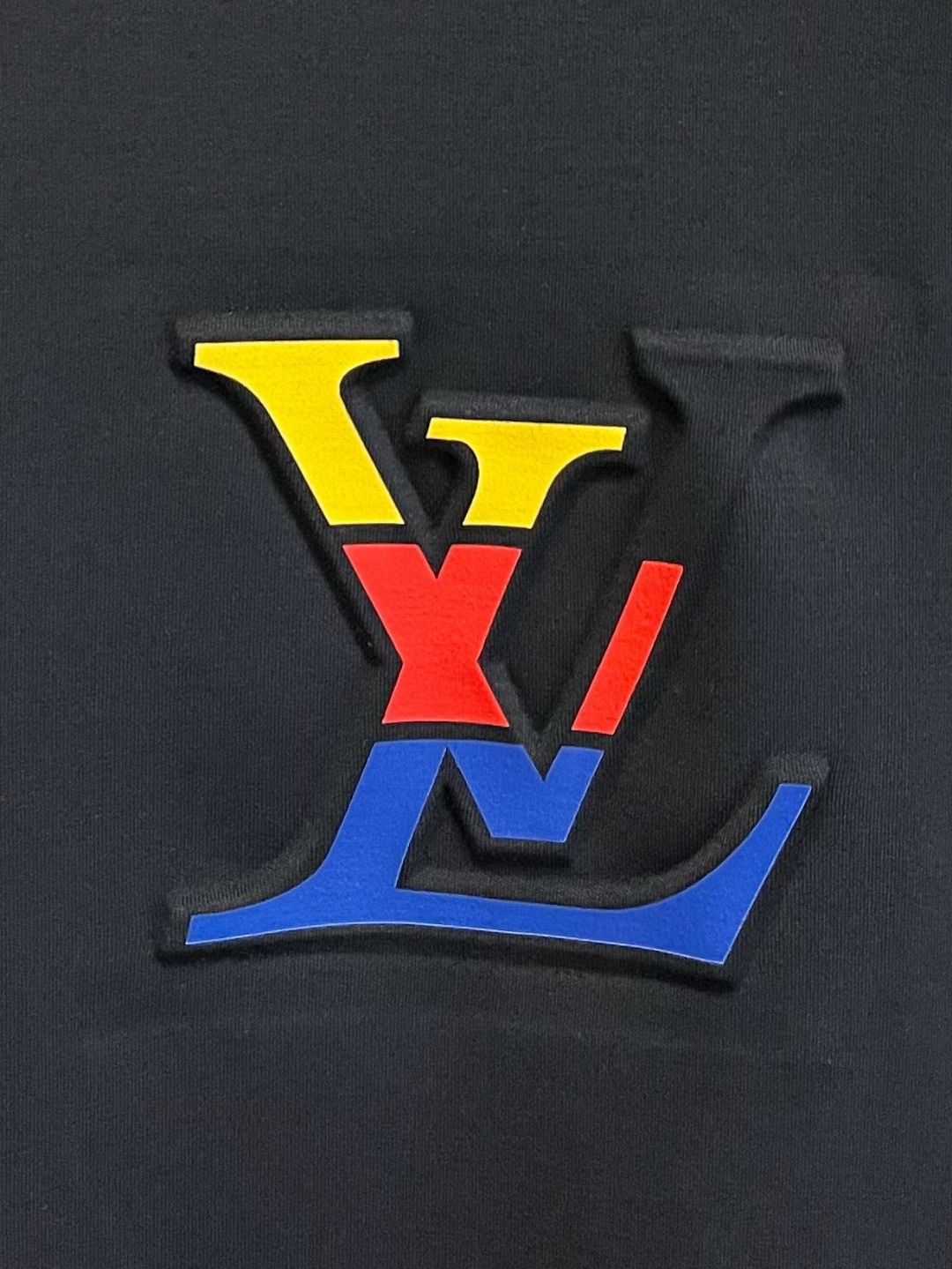 LV原單男士黑色多彩字樣長袖T恤 經典LOGO精緻刺繡款｜歐美奢侈品精品推薦