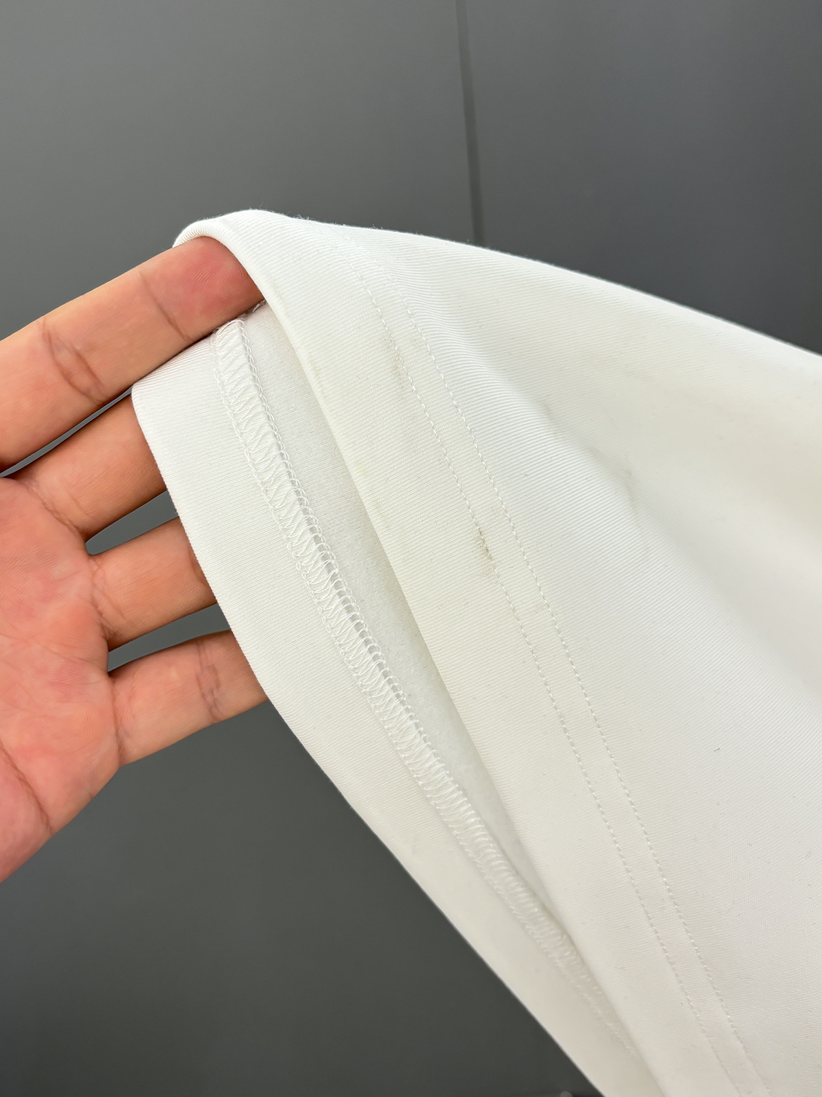 LV一比一男士白色LOGO長袖T恤 袖口滿版圖騰設計精品感｜歐美奢侈品精品推薦