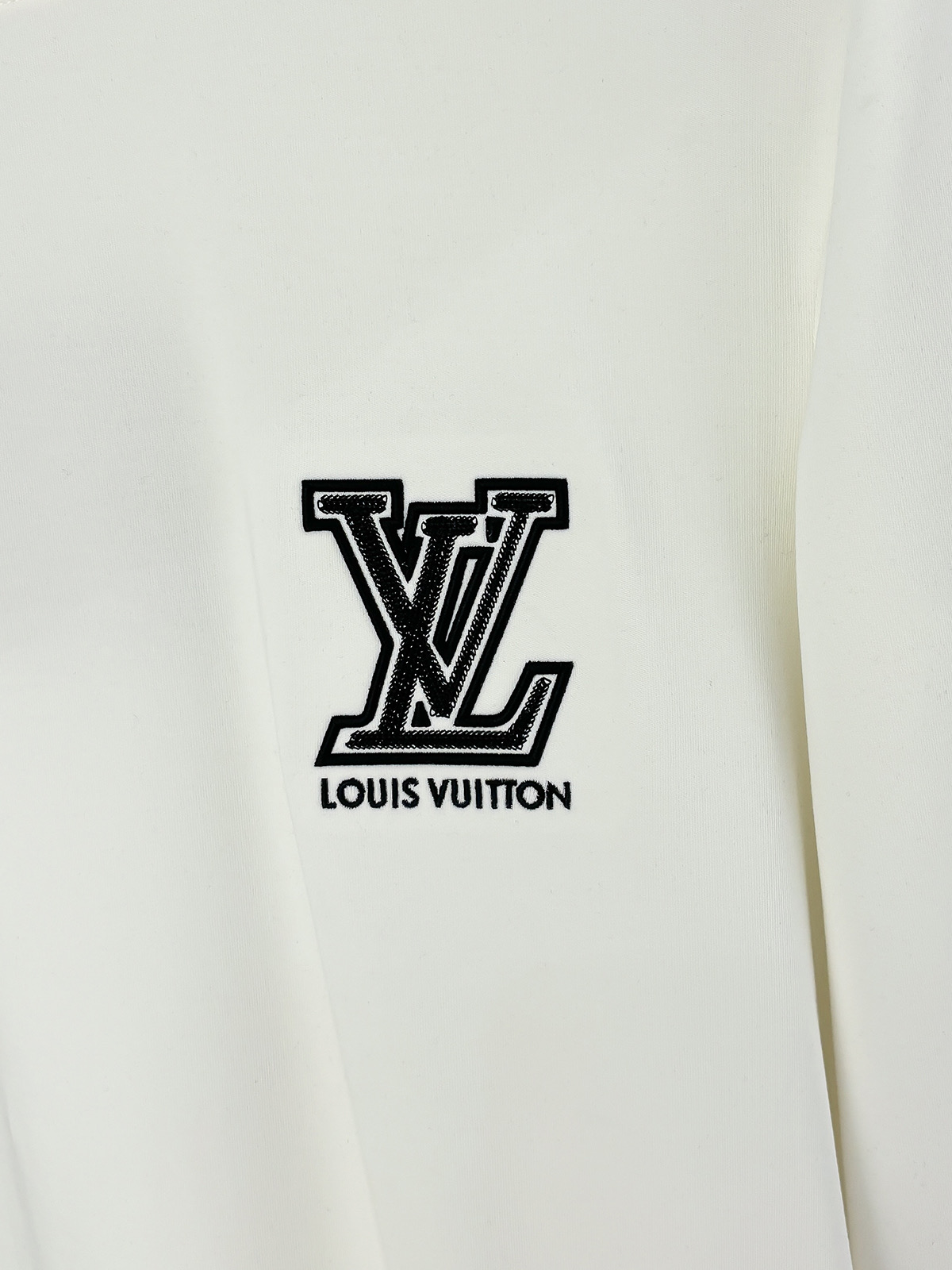 LV一比一男士白色LOGO長袖T恤 袖口滿版圖騰設計精品感｜歐美奢侈品精品推薦