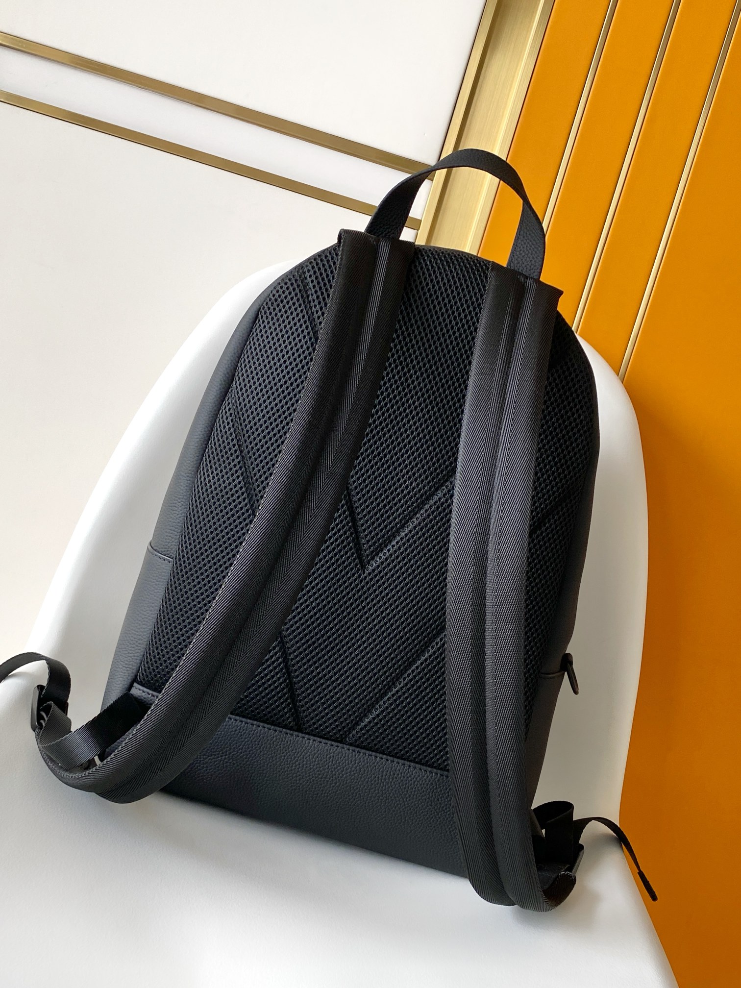 LV高仿男士素面雙肩背包 經典簡約風格款式實用｜歐美奢侈品精品推薦