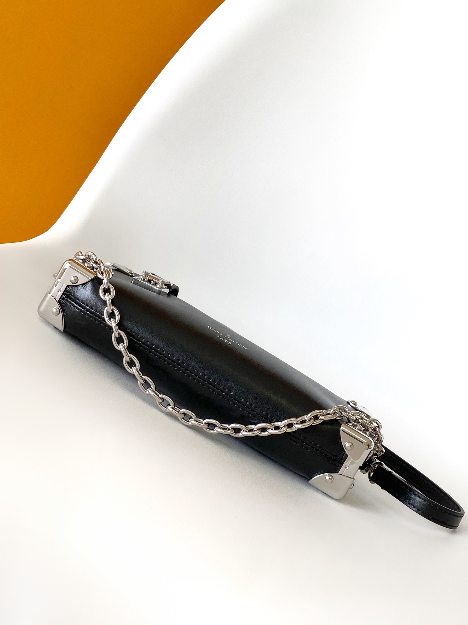 LV原單黑色金屬邊飾手拿包 簡約帥氣鏈條款設計｜歐美奢侈品精品推薦