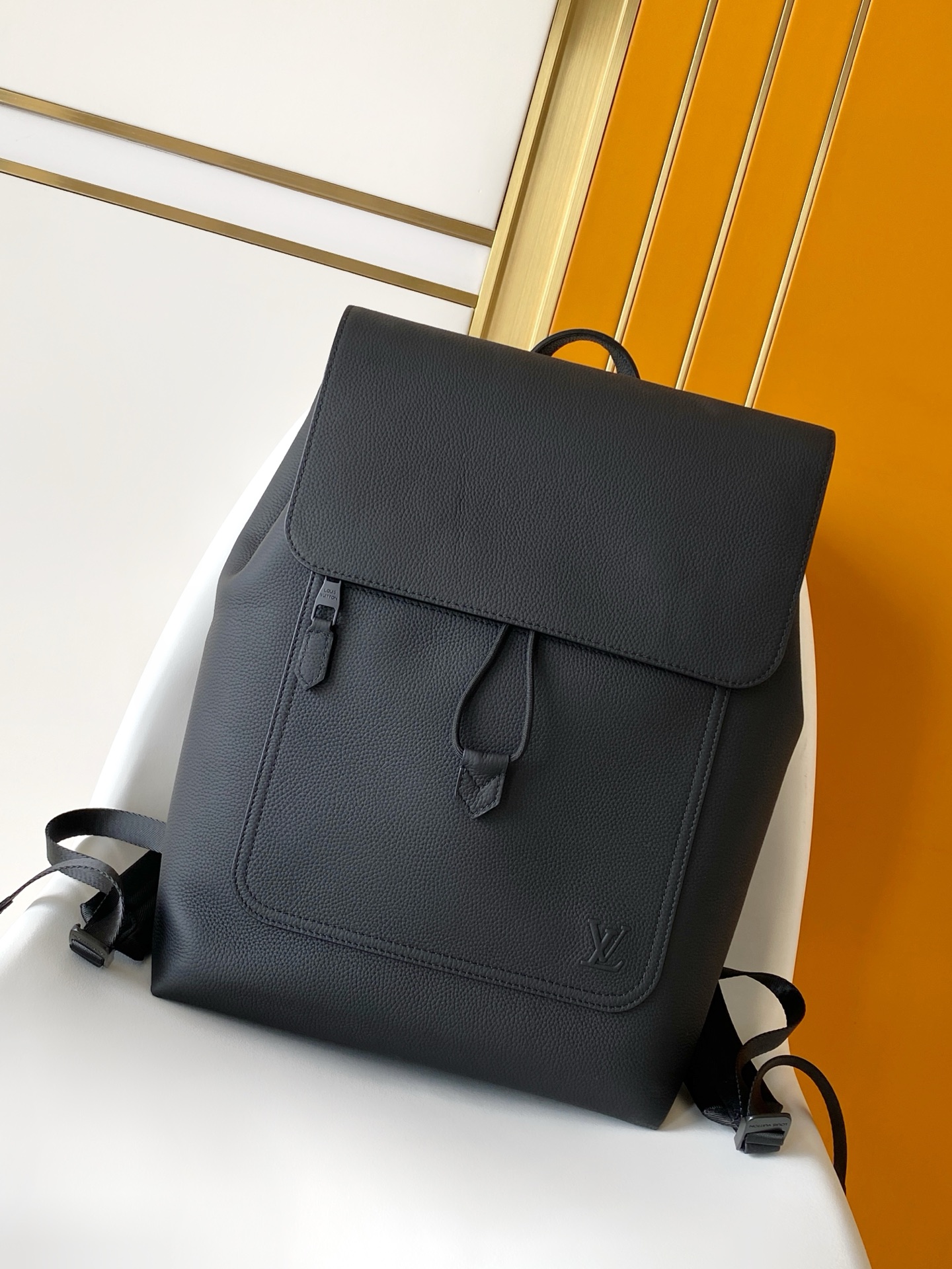 LV高仿男士方蓋雙肩後背包 橫挺線條設計商務日用兼備