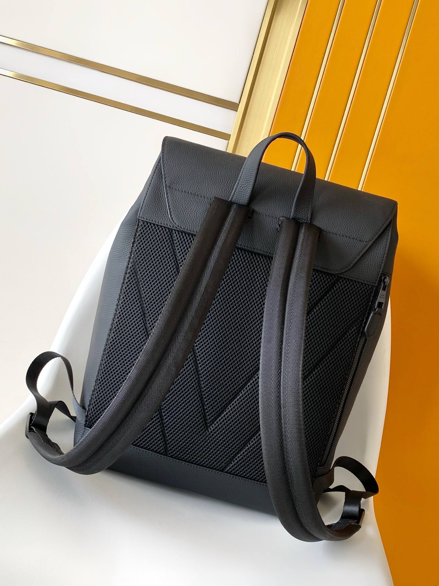 LV高仿男士方蓋雙肩後背包 橫挺線條設計商務日用兼備｜歐美奢侈品精品推薦