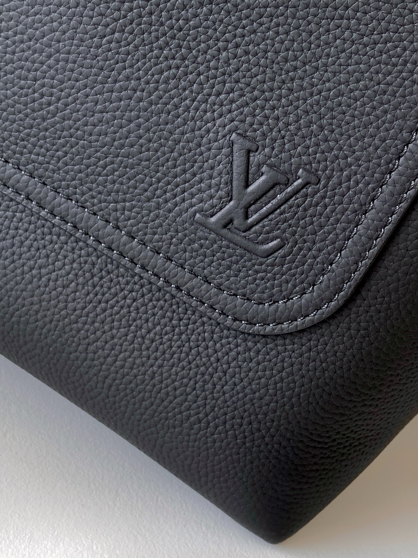 LV高仿男士方蓋雙肩後背包 橫挺線條設計商務日用兼備｜歐美奢侈品精品推薦