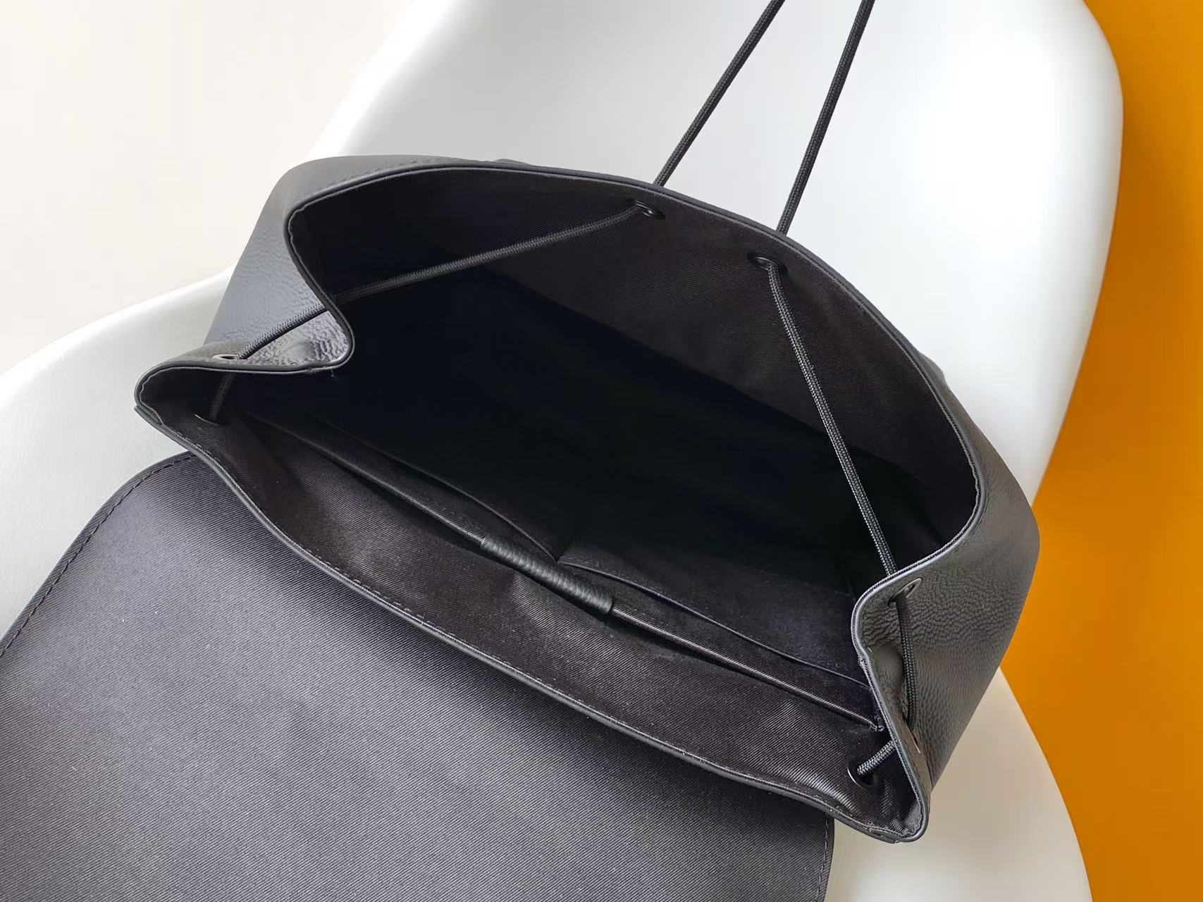 LV高仿男士方蓋雙肩後背包 橫挺線條設計商務日用兼備｜歐美奢侈品精品推薦