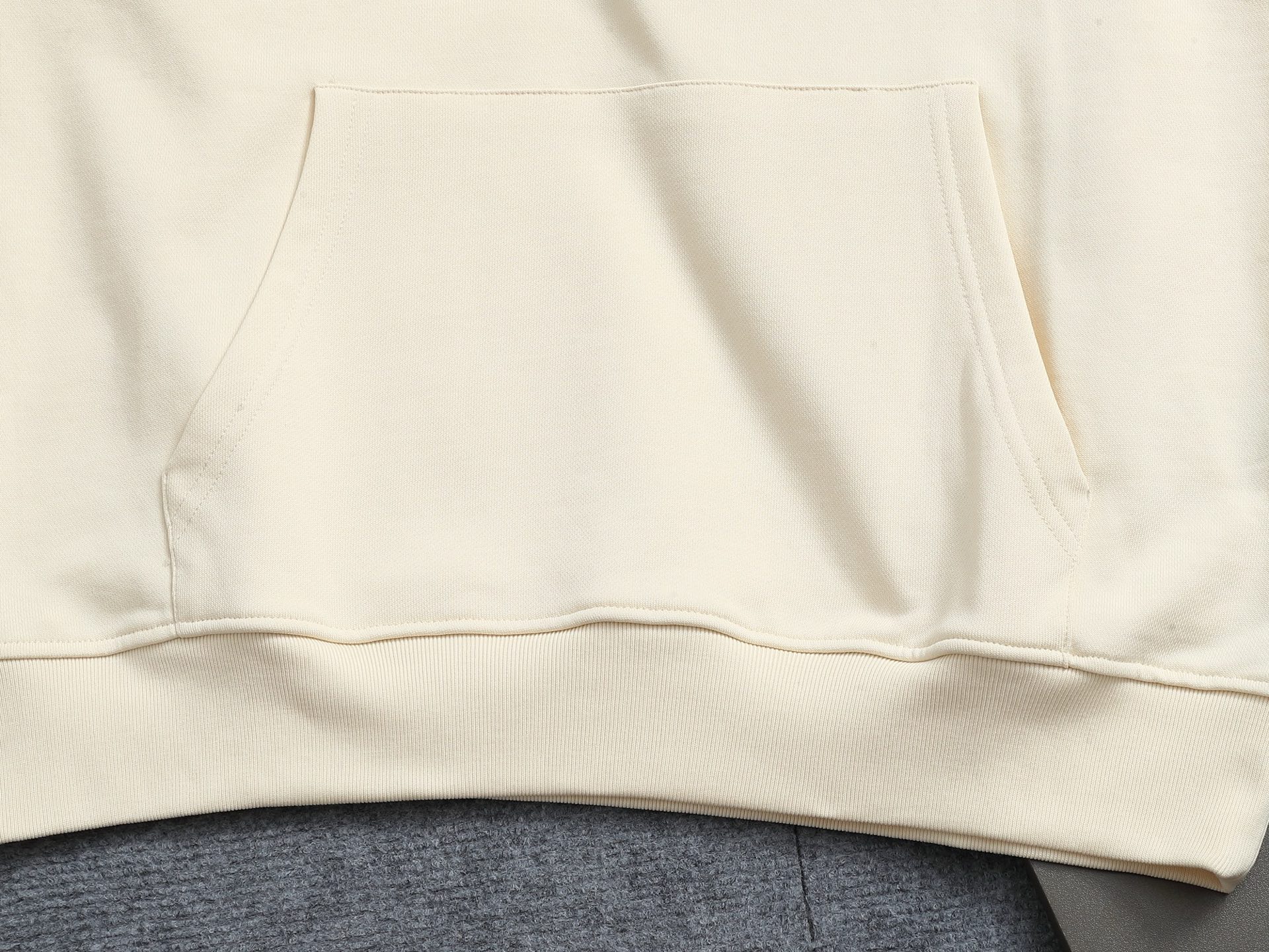 LV 高仿米白色皇冠刺繡連帽衛衣 秋冬百搭款｜歐美奢侈品精品推薦