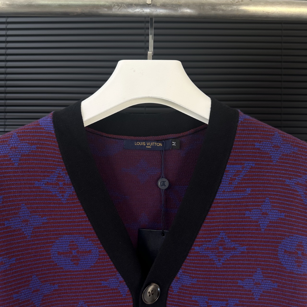 LV 高仿針織開襟外套 紫藍老花典藏設計｜歐美奢侈品精品推薦