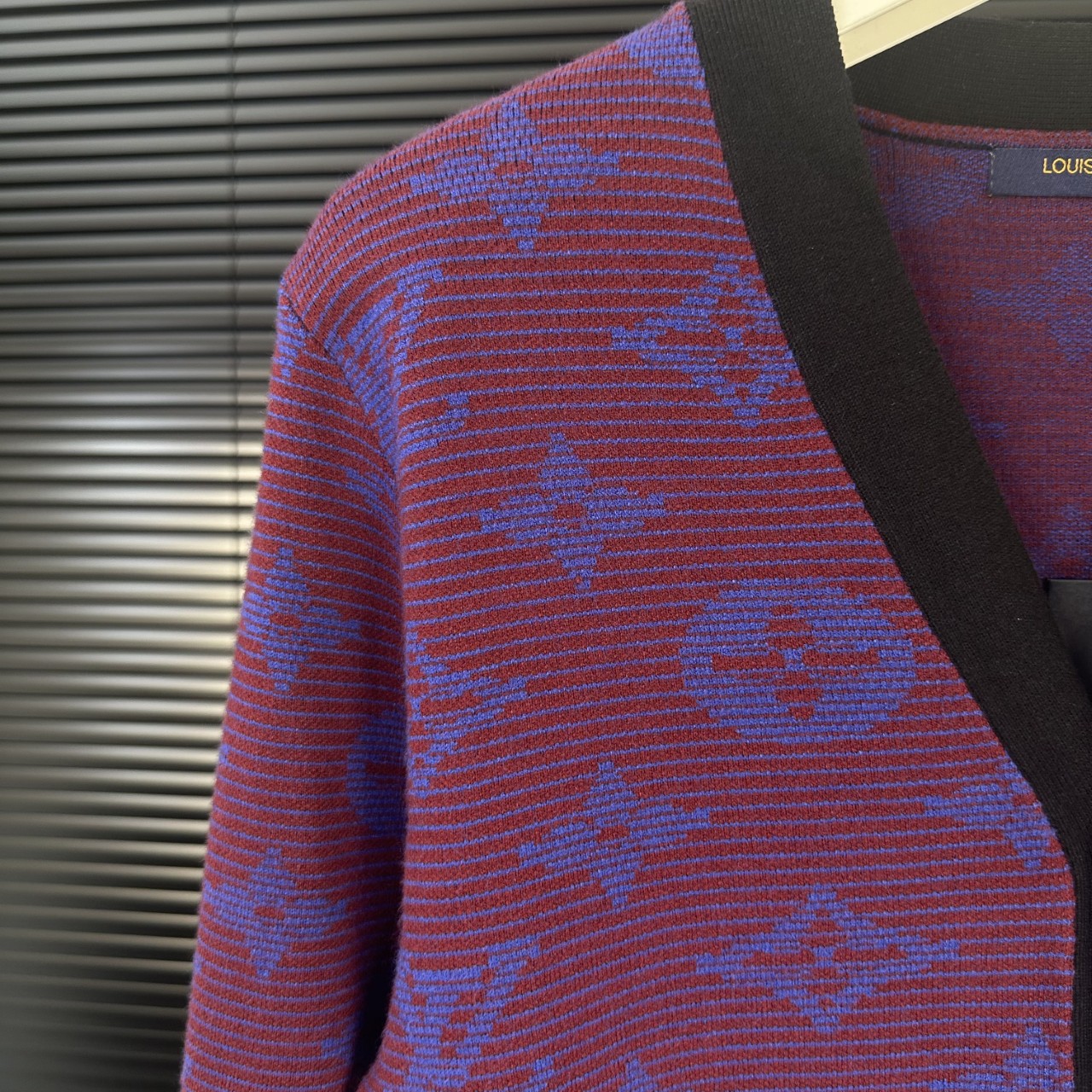 LV 高仿針織開襟外套 紫藍老花典藏設計｜歐美奢侈品精品推薦