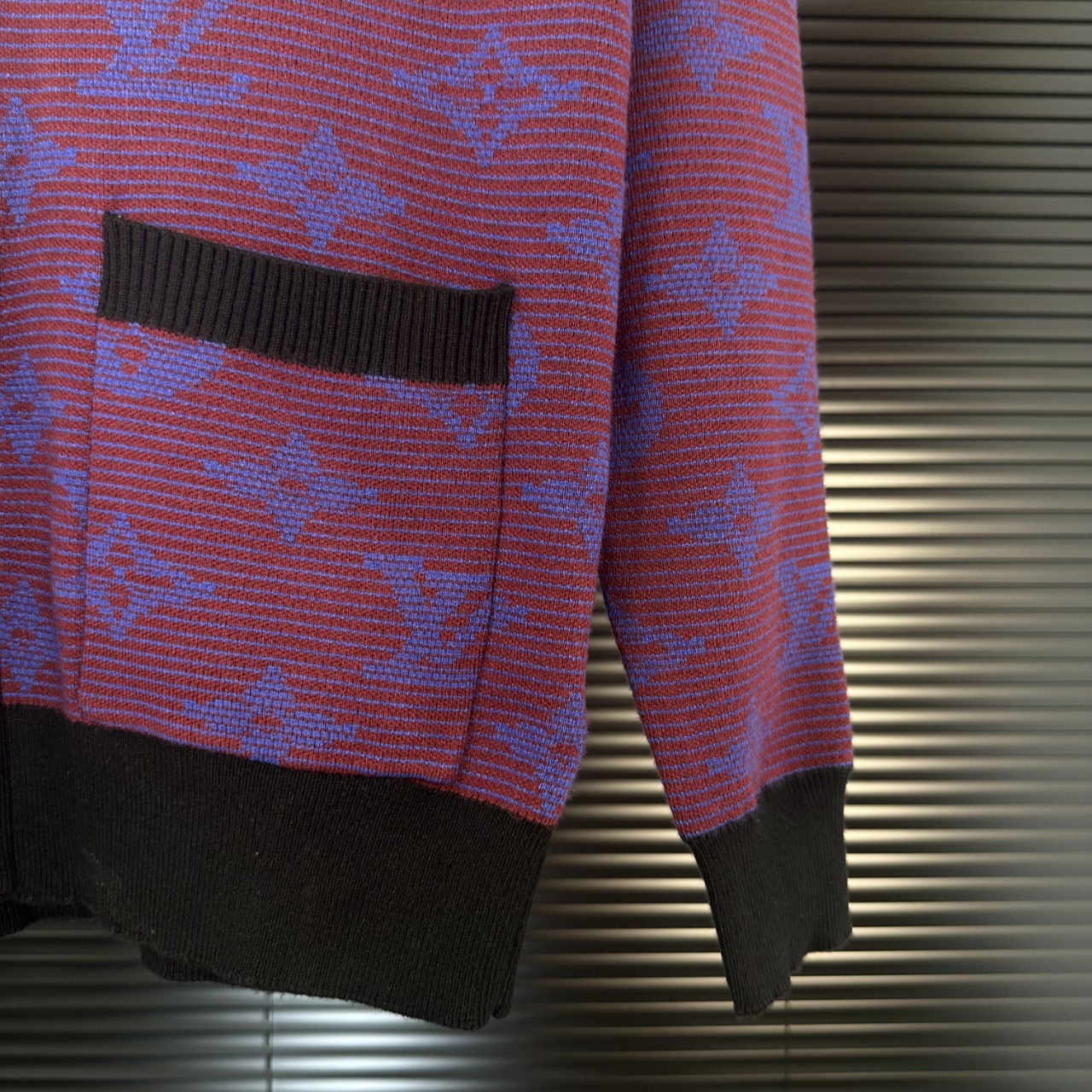 LV 高仿針織開襟外套 紫藍老花典藏設計｜歐美奢侈品精品推薦