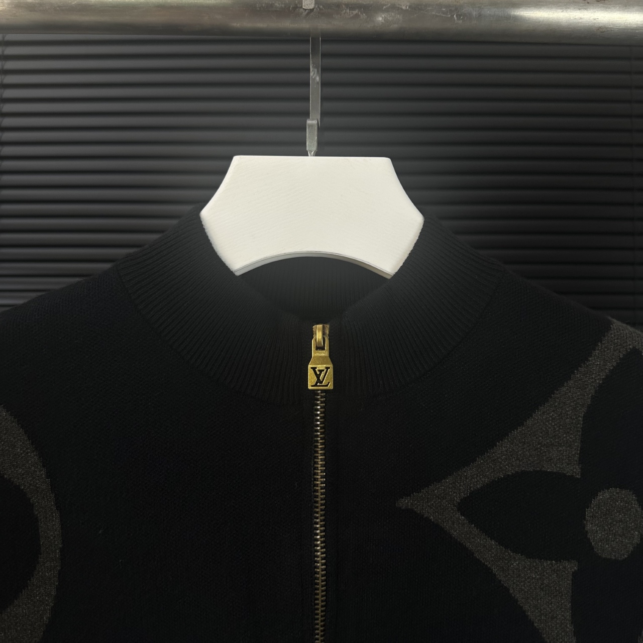 LV 一比一老花針織上衣 黑色半高領精品款｜歐美奢侈品精品推薦