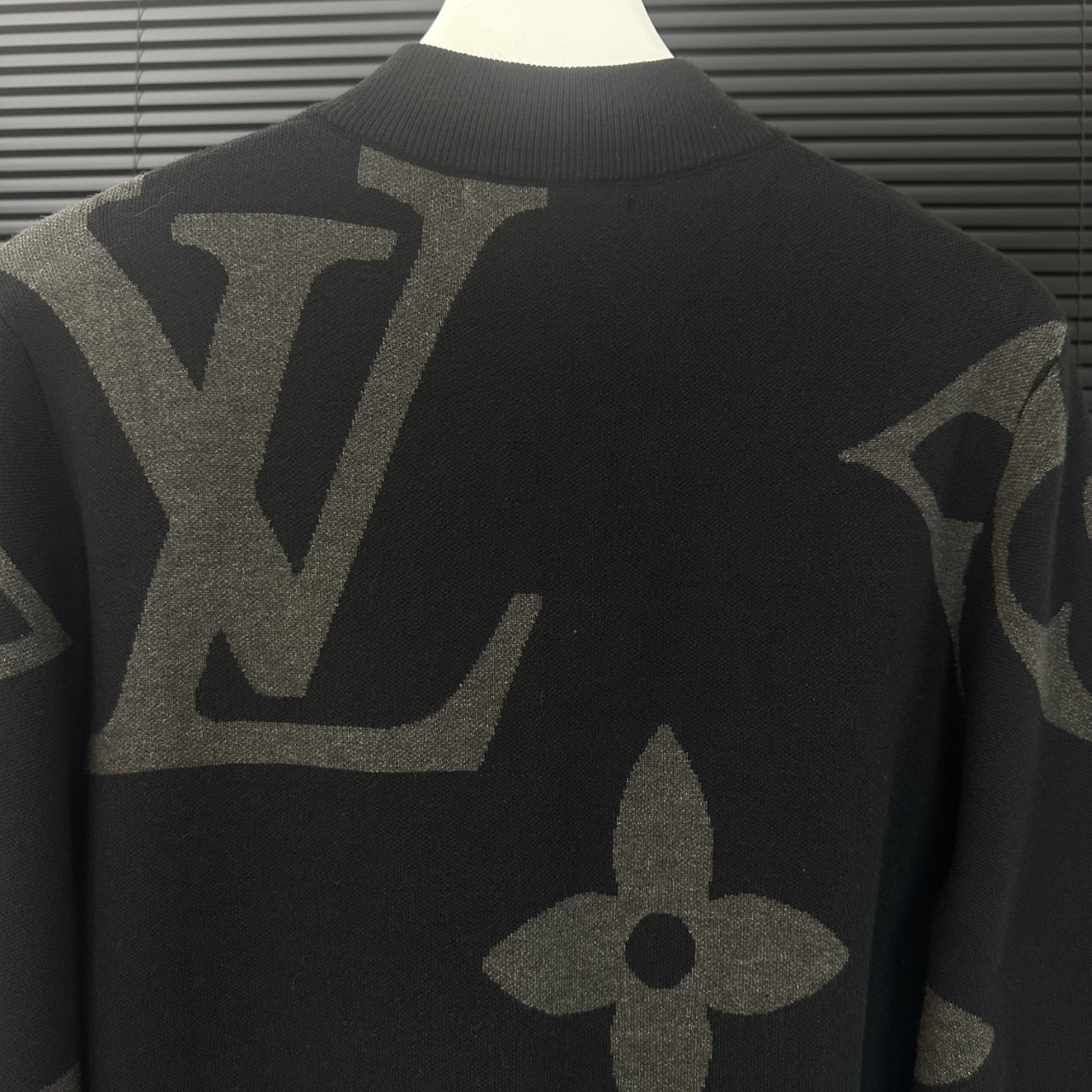 LV 一比一老花針織上衣 黑色半高領精品款｜歐美奢侈品精品推薦