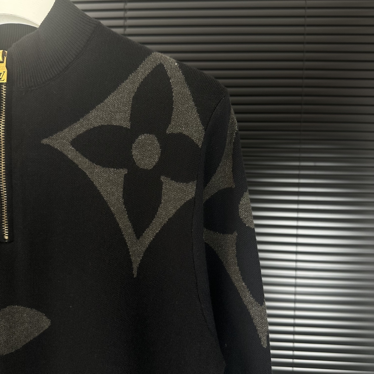LV 一比一老花針織上衣 黑色半高領精品款｜歐美奢侈品精品推薦