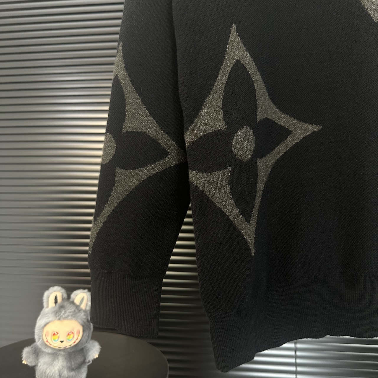 LV 一比一老花針織上衣 黑色半高領精品款｜歐美奢侈品精品推薦