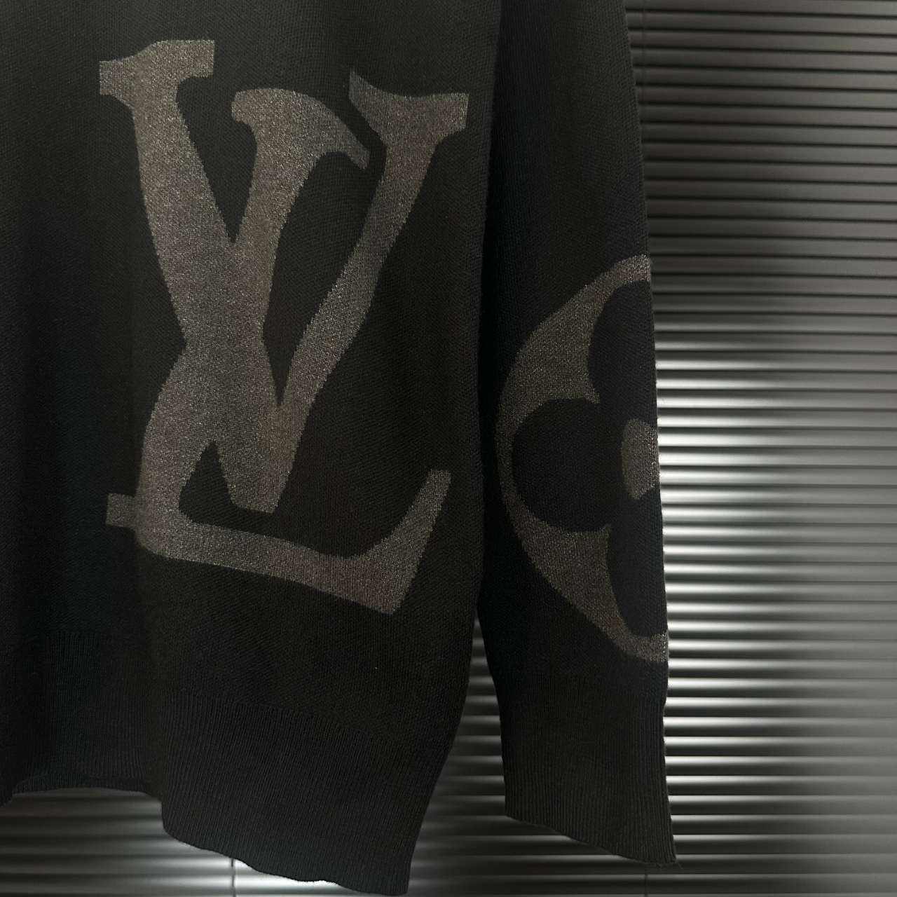 LV 一比一老花針織上衣 黑色半高領精品款｜歐美奢侈品精品推薦