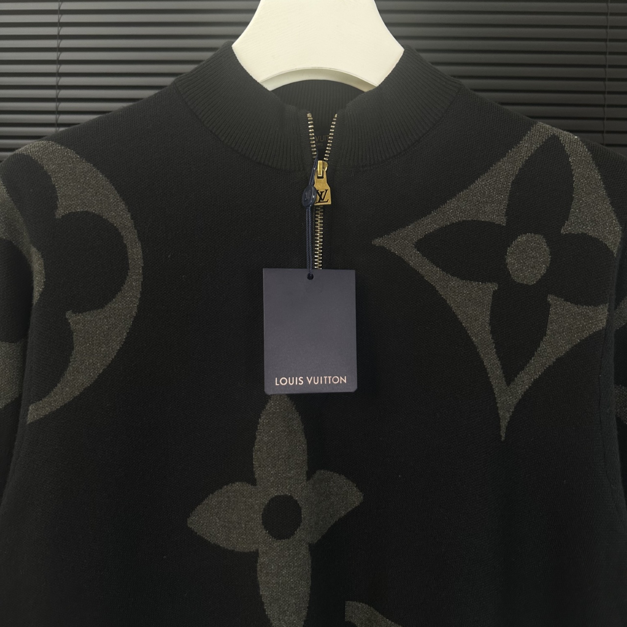 LV 一比一老花針織上衣 黑色半高領精品款｜歐美奢侈品精品推薦