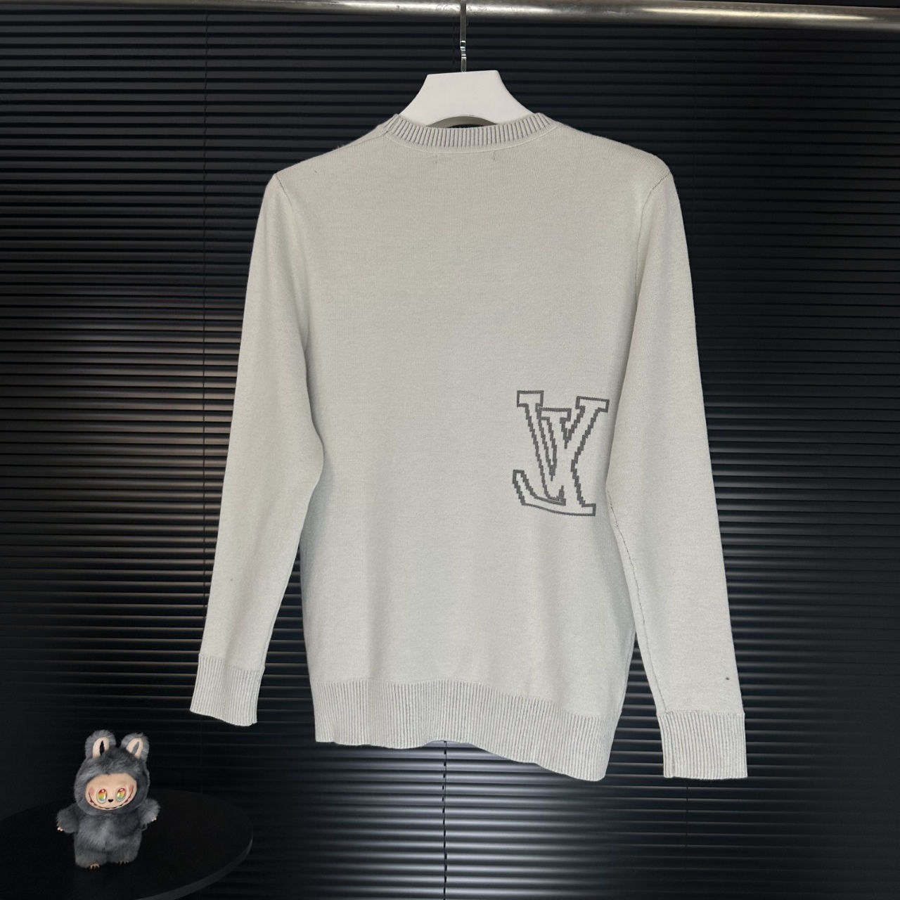 LV 一比一米白針織毛衣 經典Logo刺繡款|超A仿原單精品圖片 14 LV 一比一米白針織毛衣 經典Logo刺繡款|歐美奢侈品精品推薦