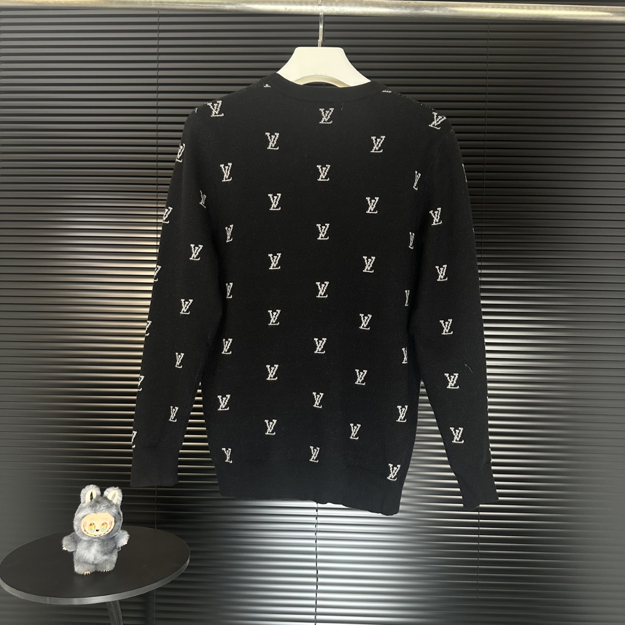 LV 原單滿版Logo針織毛衣 黑色時尚百搭|超A仿原單精品圖片 14 LV 原單滿版Logo針織毛衣 黑色時尚百搭|歐美奢侈品精品推薦