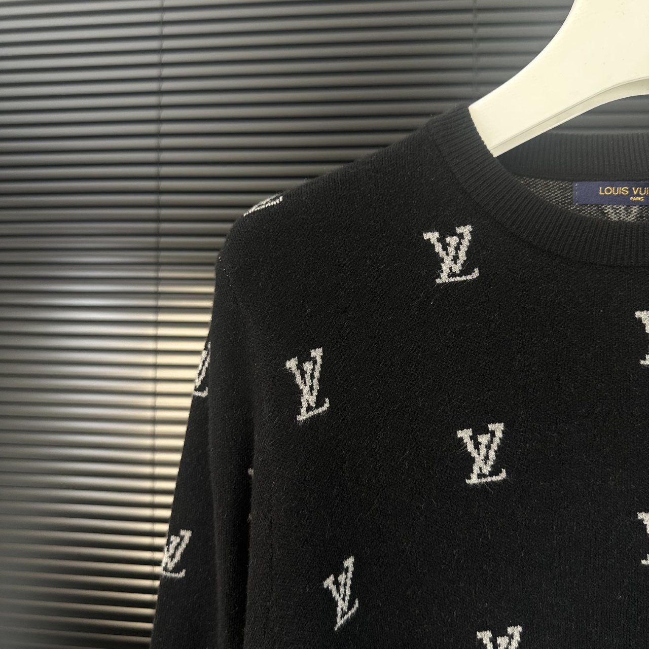 LV 原單滿版Logo針織毛衣 黑色時尚百搭｜歐美奢侈品精品推薦