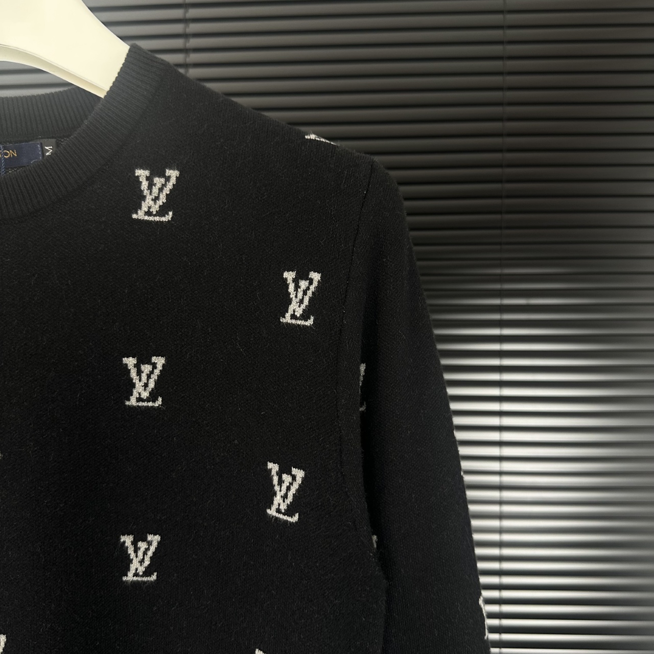 LV 原單滿版Logo針織毛衣 黑色時尚百搭｜歐美奢侈品精品推薦